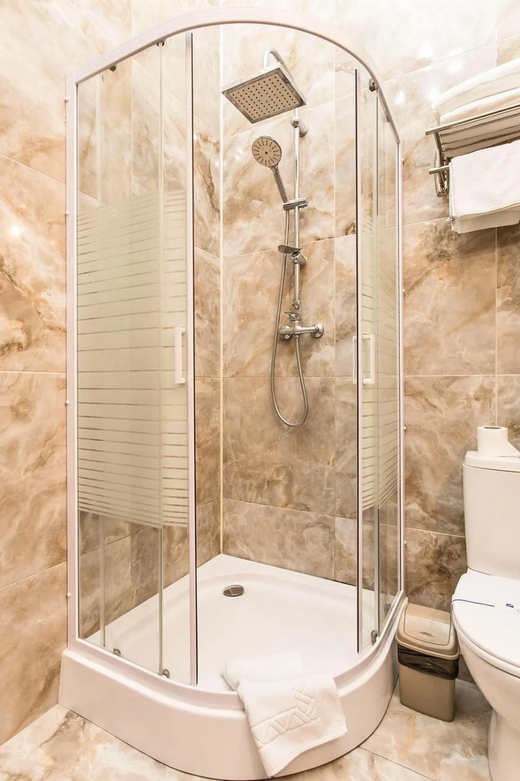 Shower in Hotel Baron