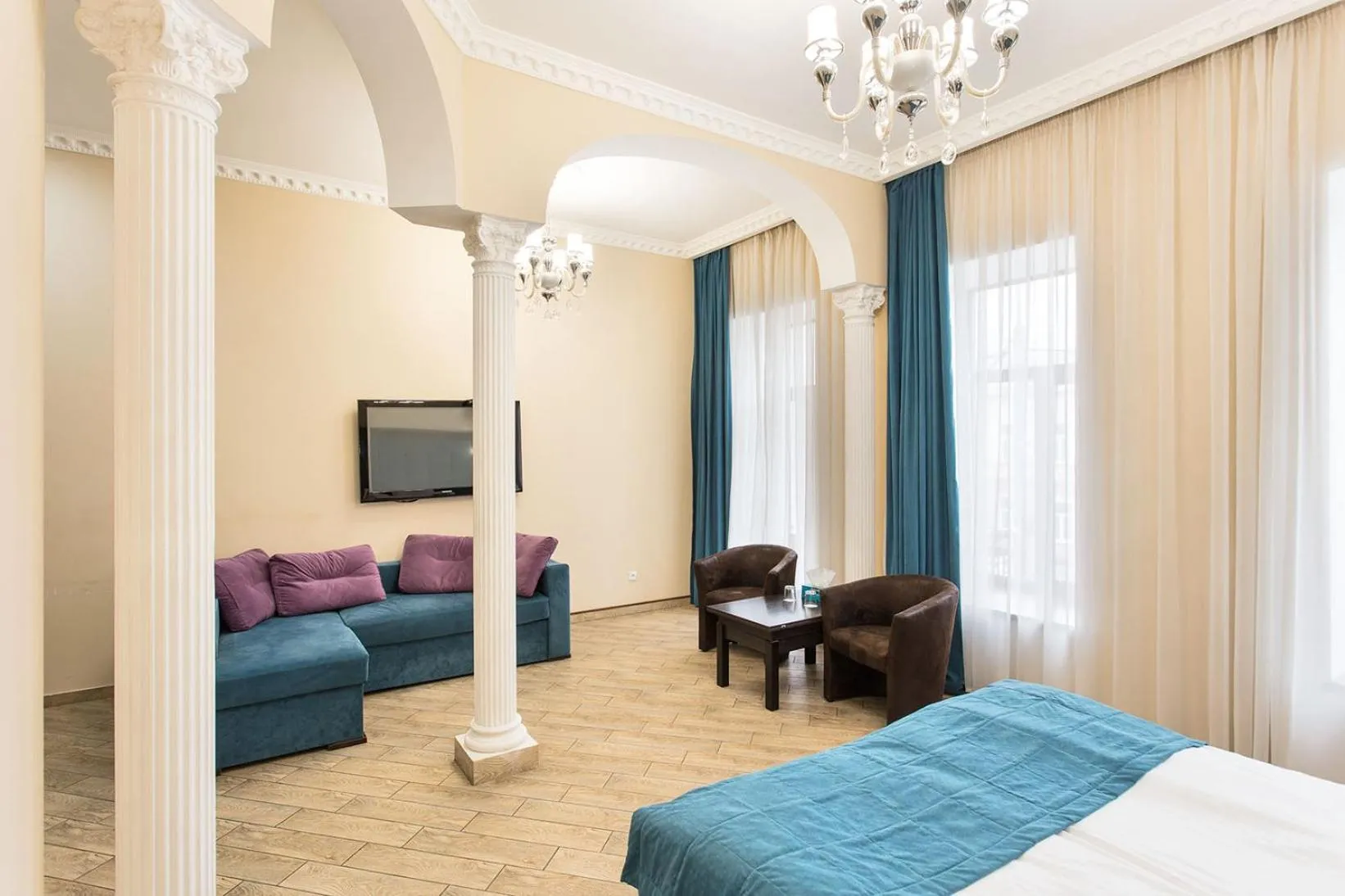 Seating area, Bed in Hotel Baron