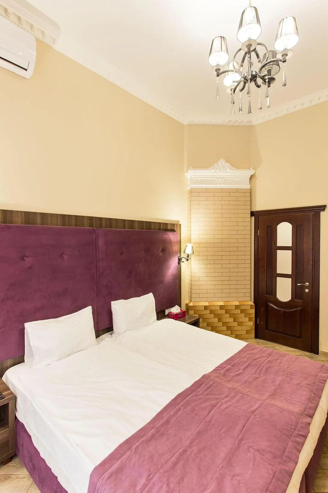 Bed in Hotel Baron