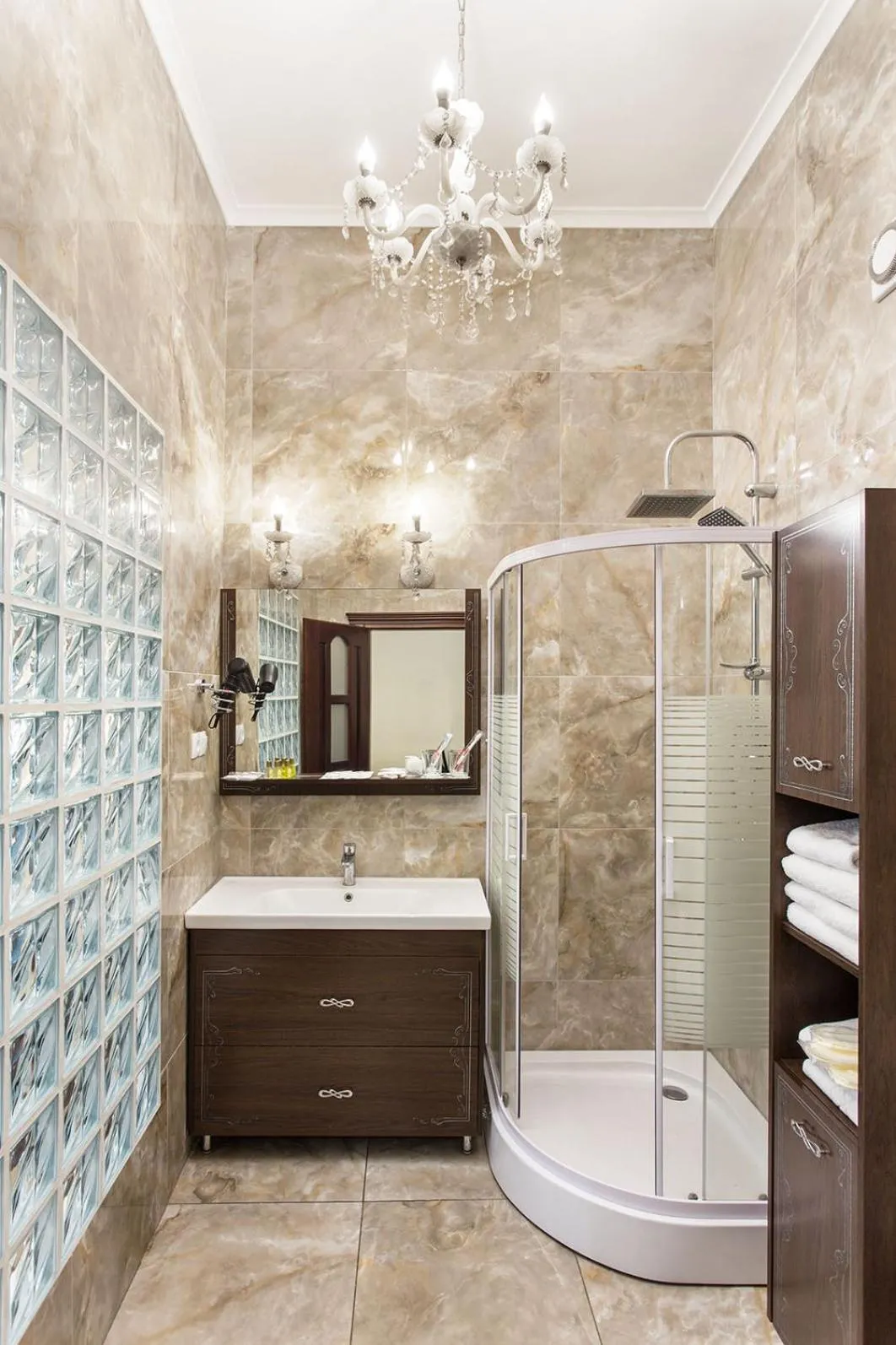 Shower in Hotel Baron