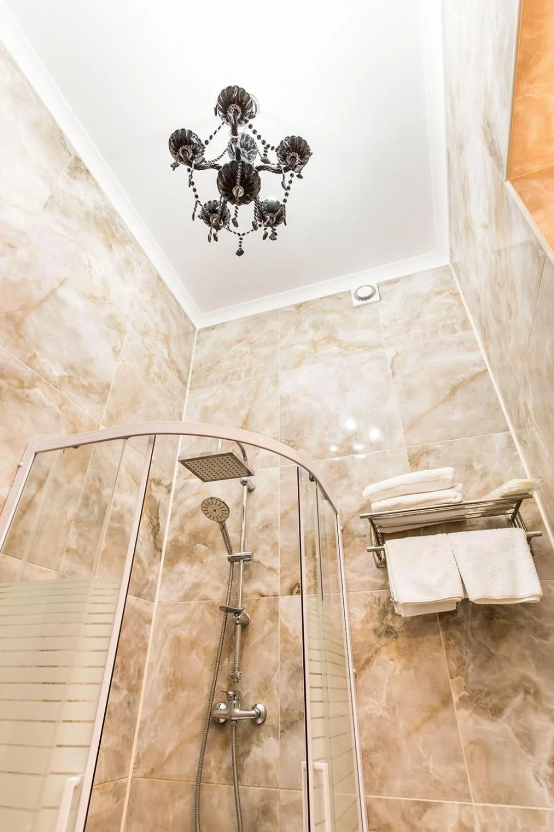 Shower in Hotel Baron