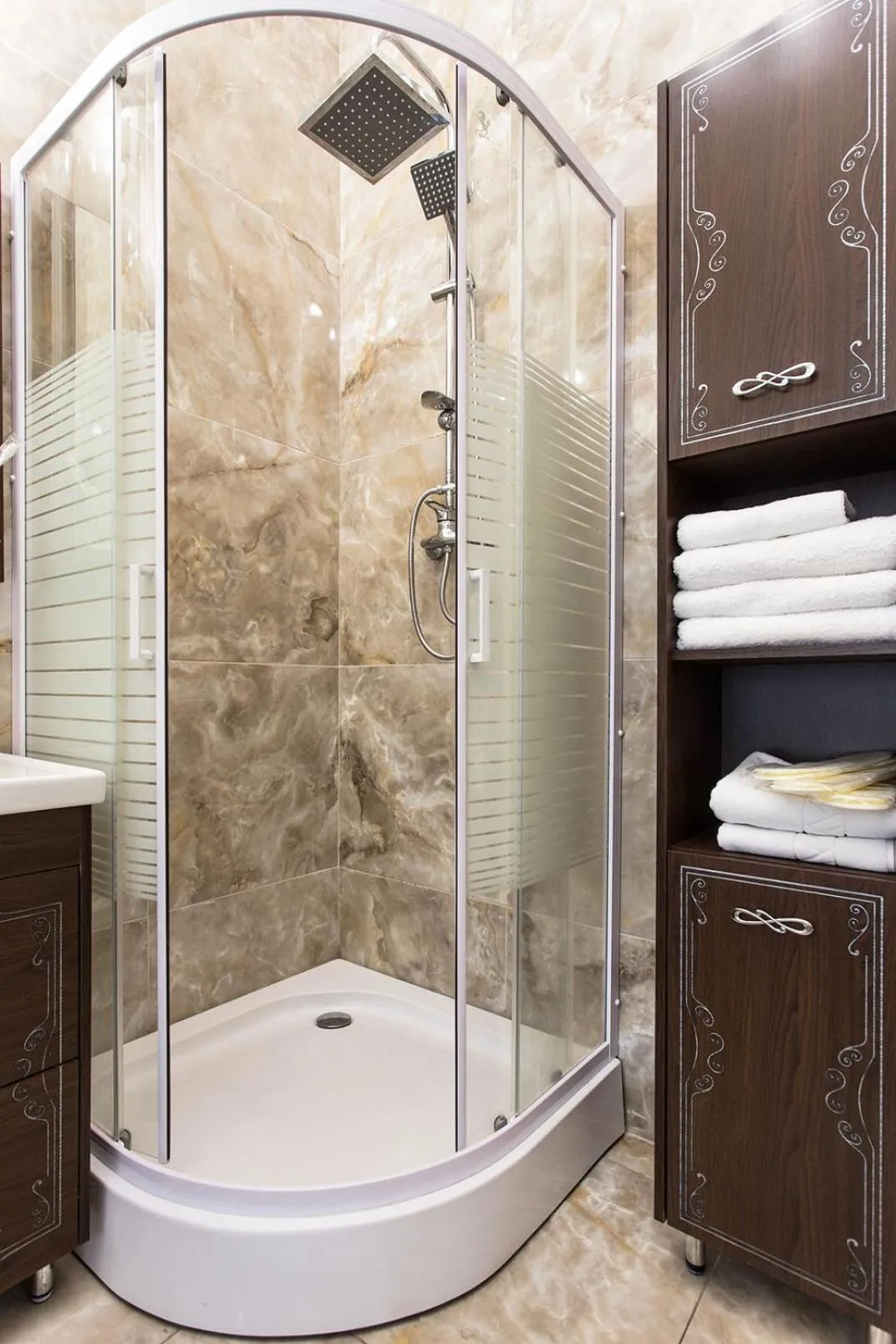 Shower in Hotel Baron
