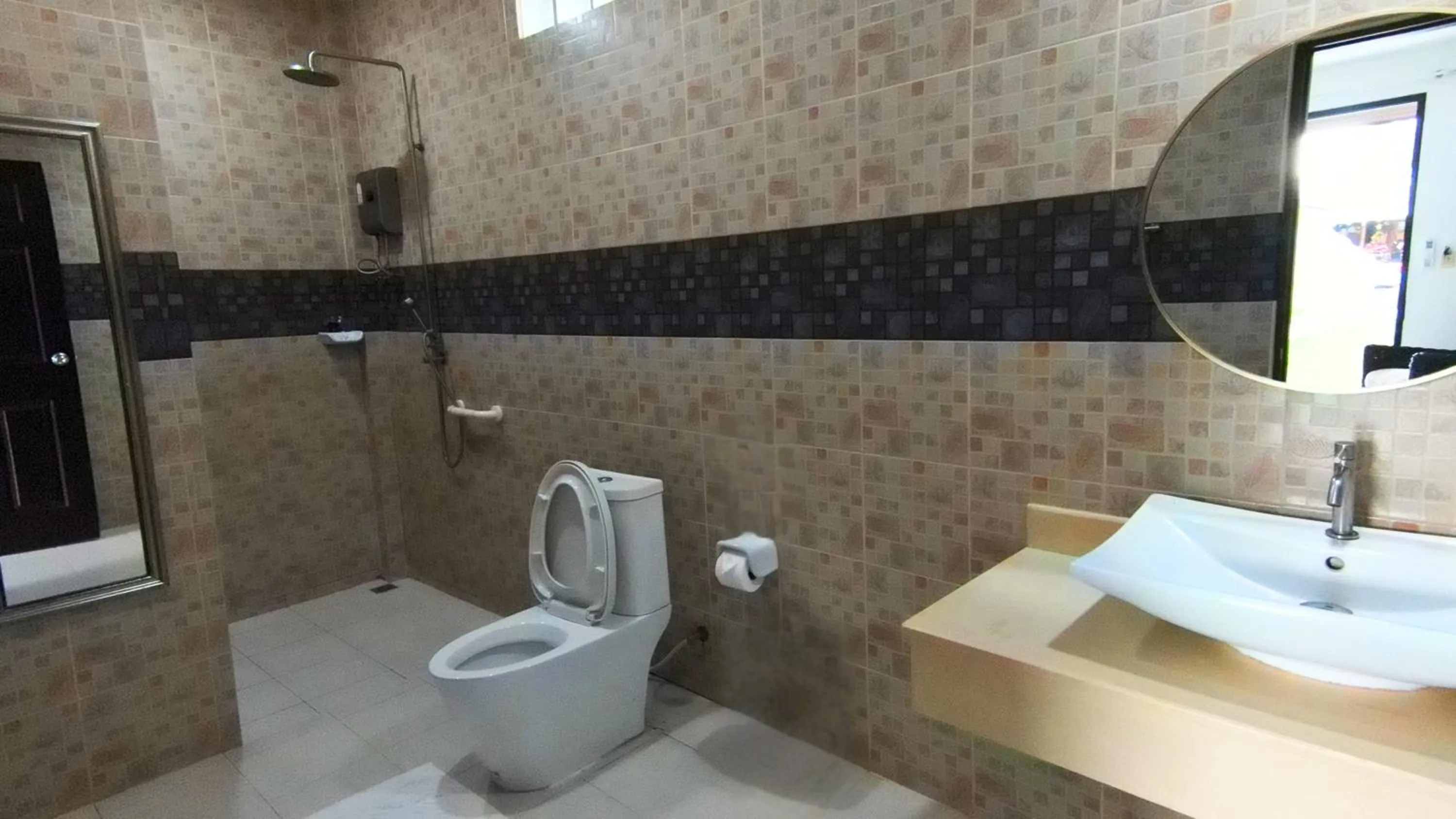 Toilet in Samui Pier Beach Front & Resort