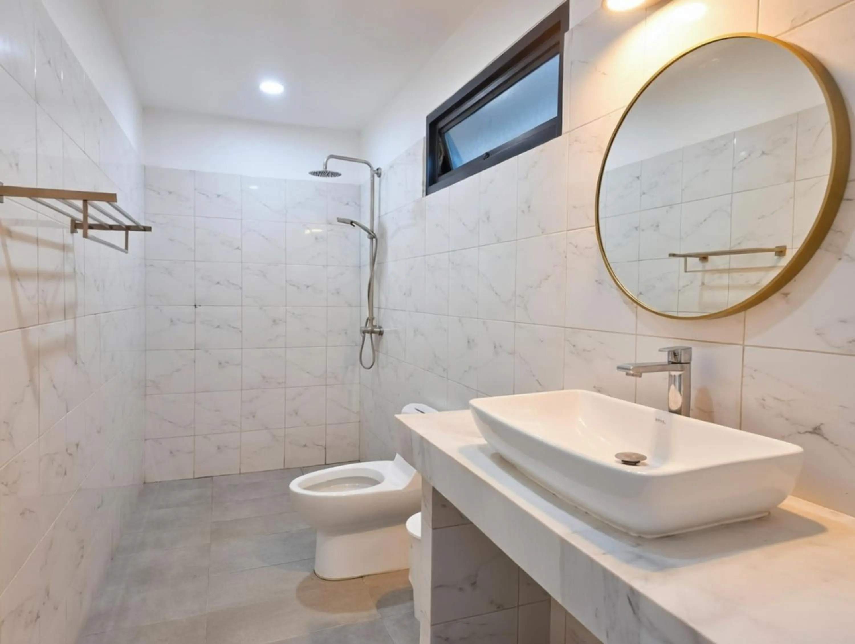 Toilet in Samui Pier Beach Front & Resort