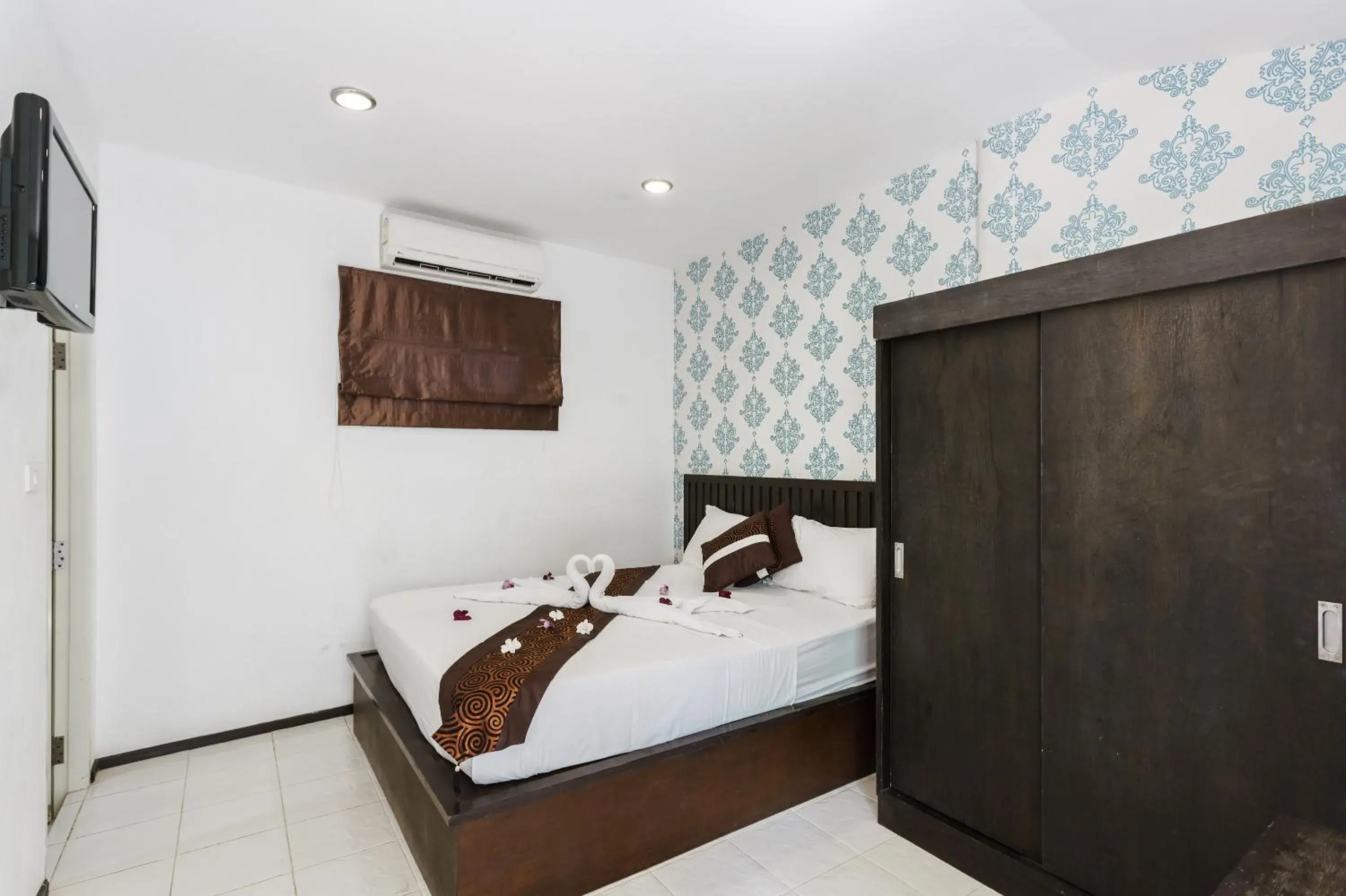 Bed in Samui Pier Beach Front & Resort Bed in Samui Pier Beach Front & Resort