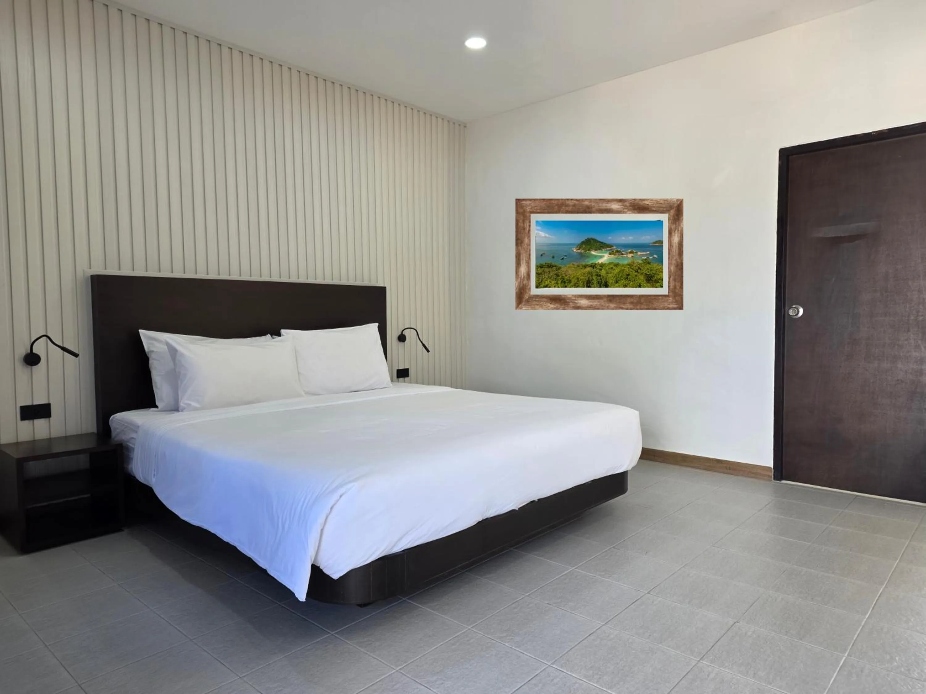 Bed in Samui Pier Beach Front & Resort