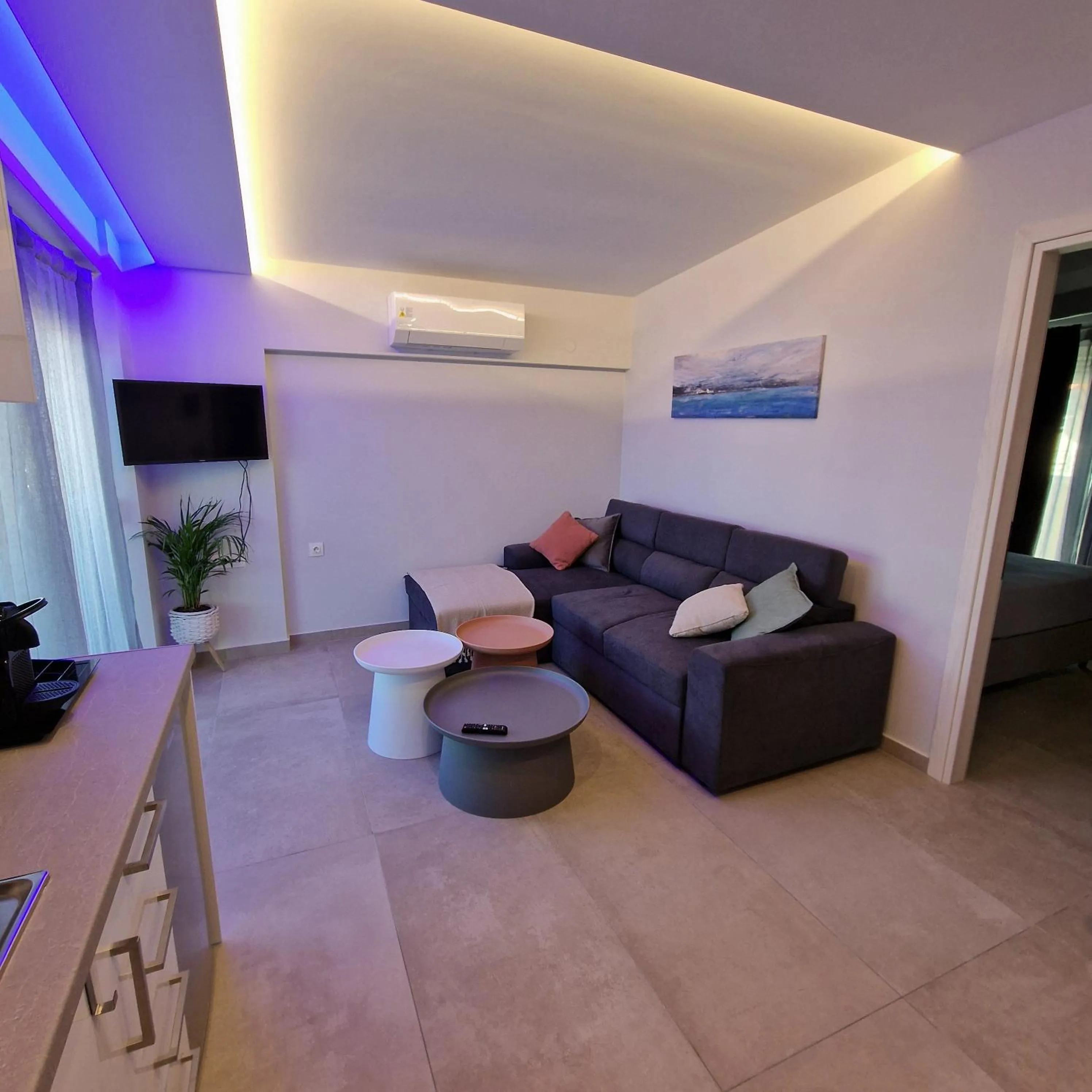 TV and multimedia in Panorama Inn Hotel