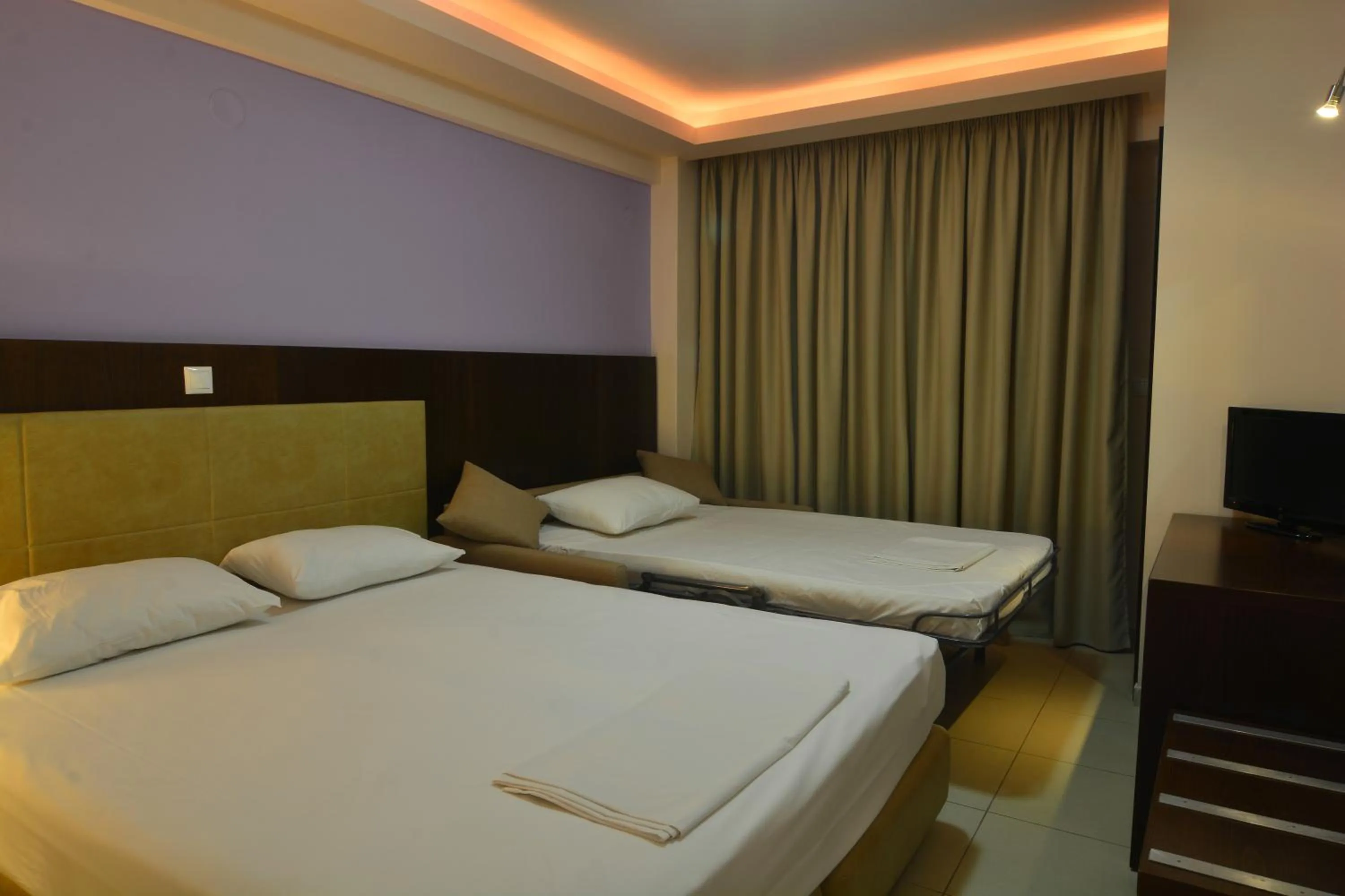 Bed in Panorama Inn Hotel