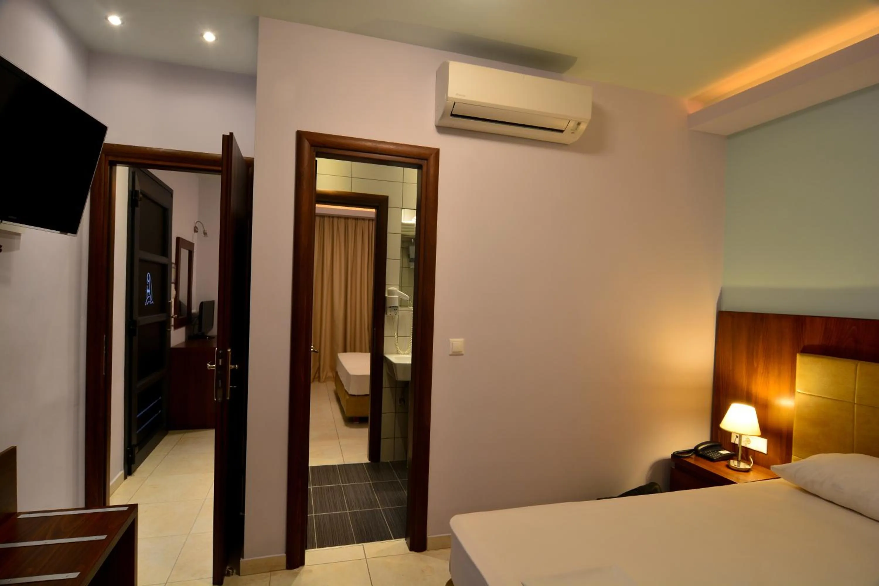 Decorative detail, Bed in Panorama Inn Hotel