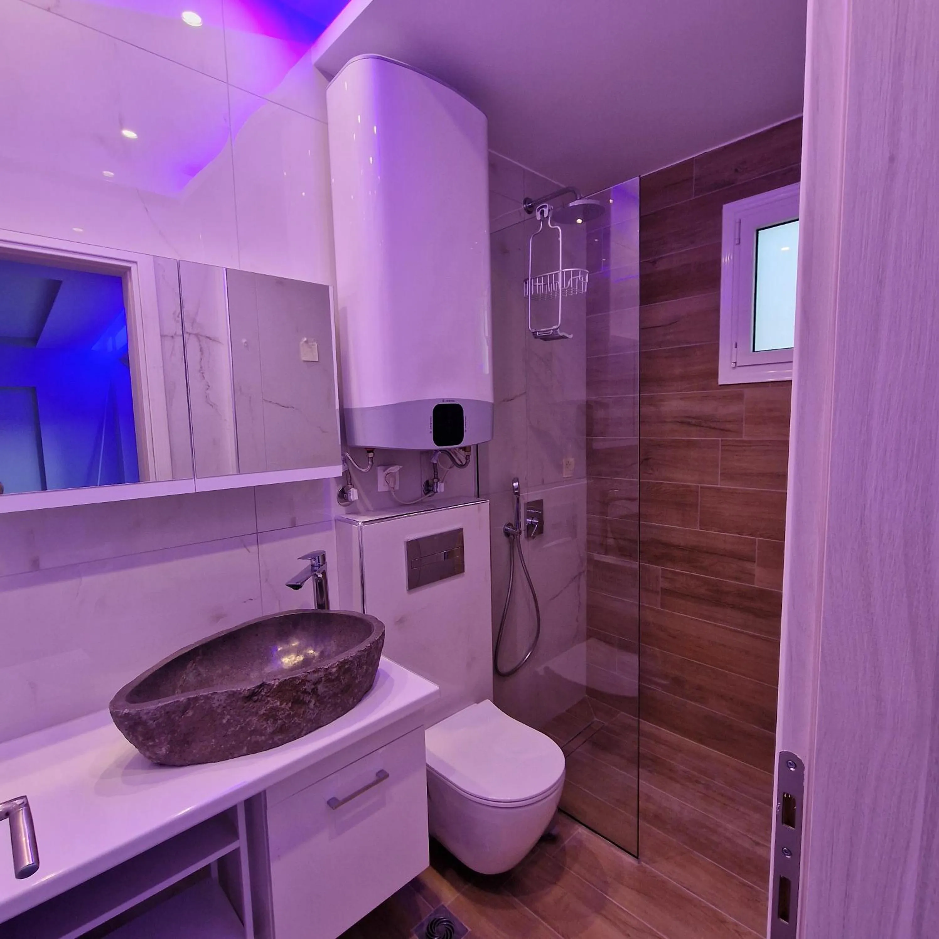 Shower in Panorama Inn Hotel