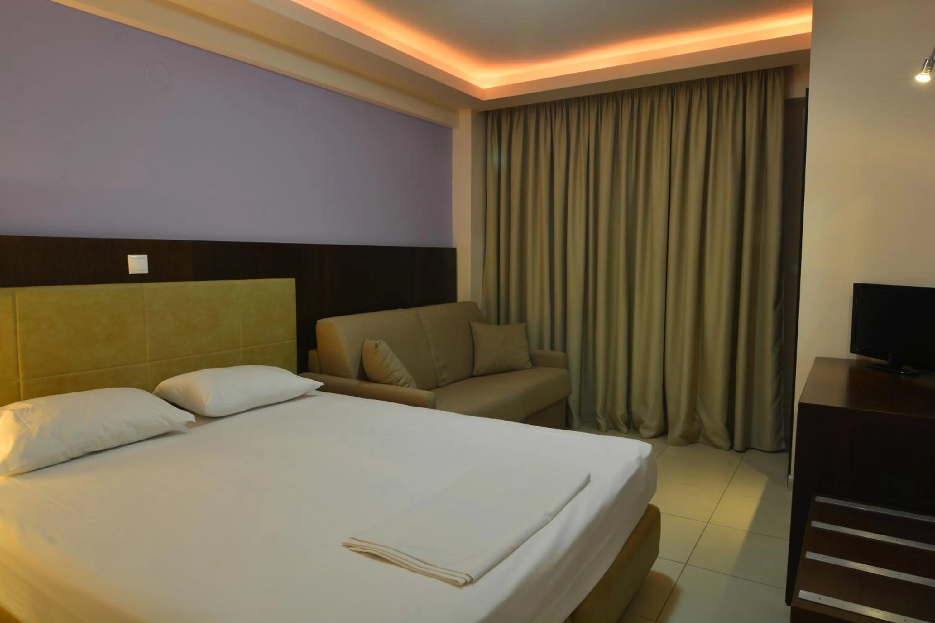 Bed in Panorama Inn Hotel