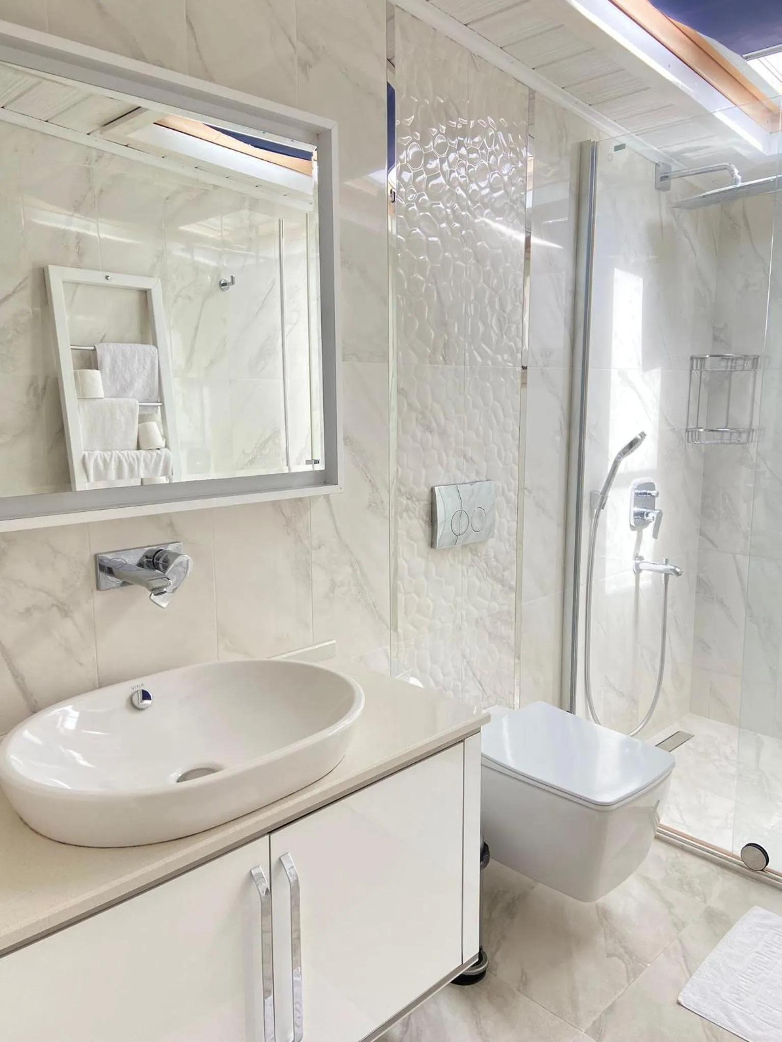 Shower in Narr Hotel