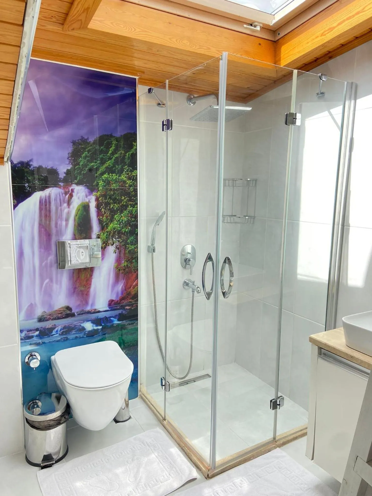 Shower in Narr Hotel