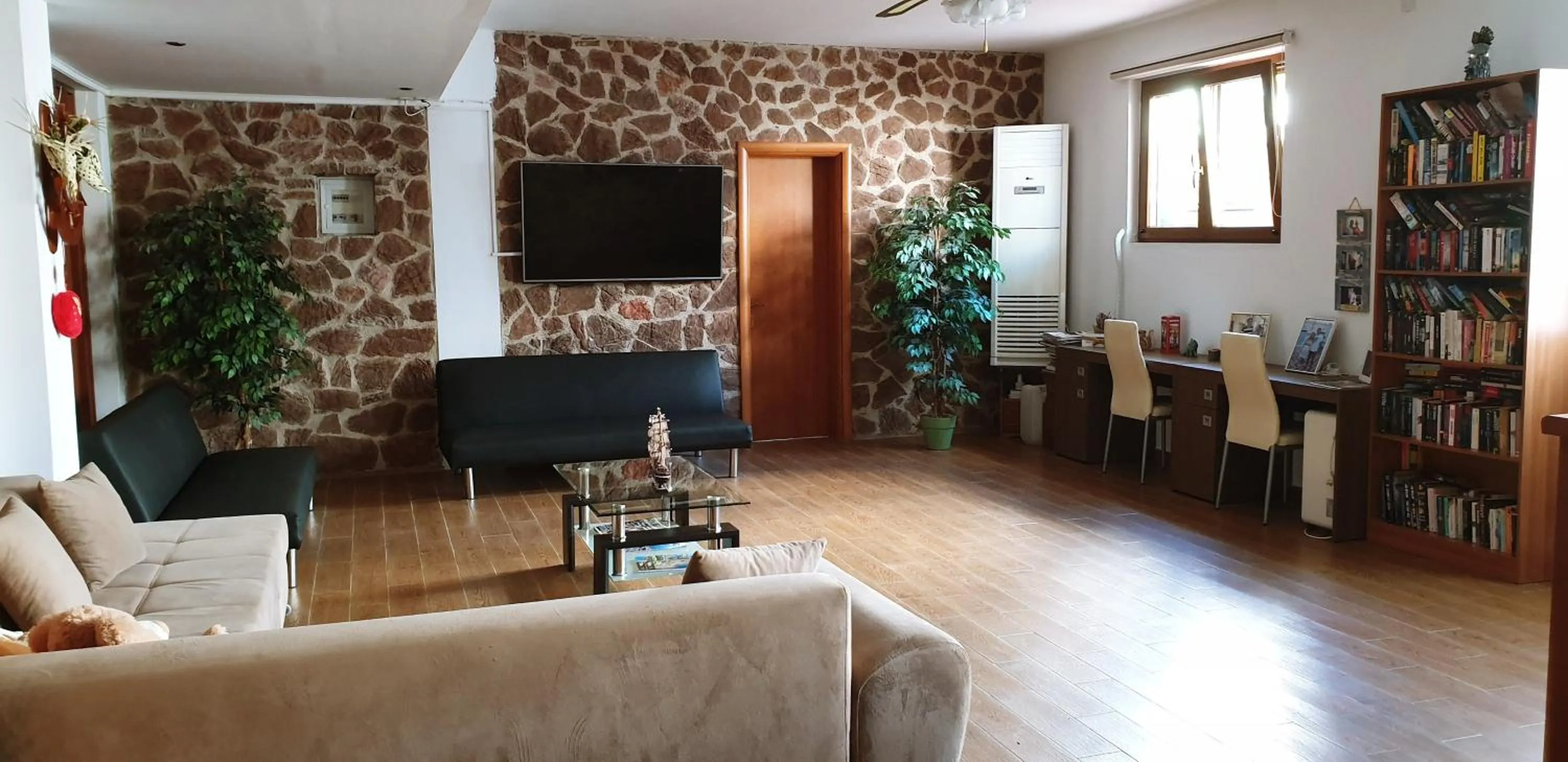 Communal lounge/ TV room in Apollo Studios