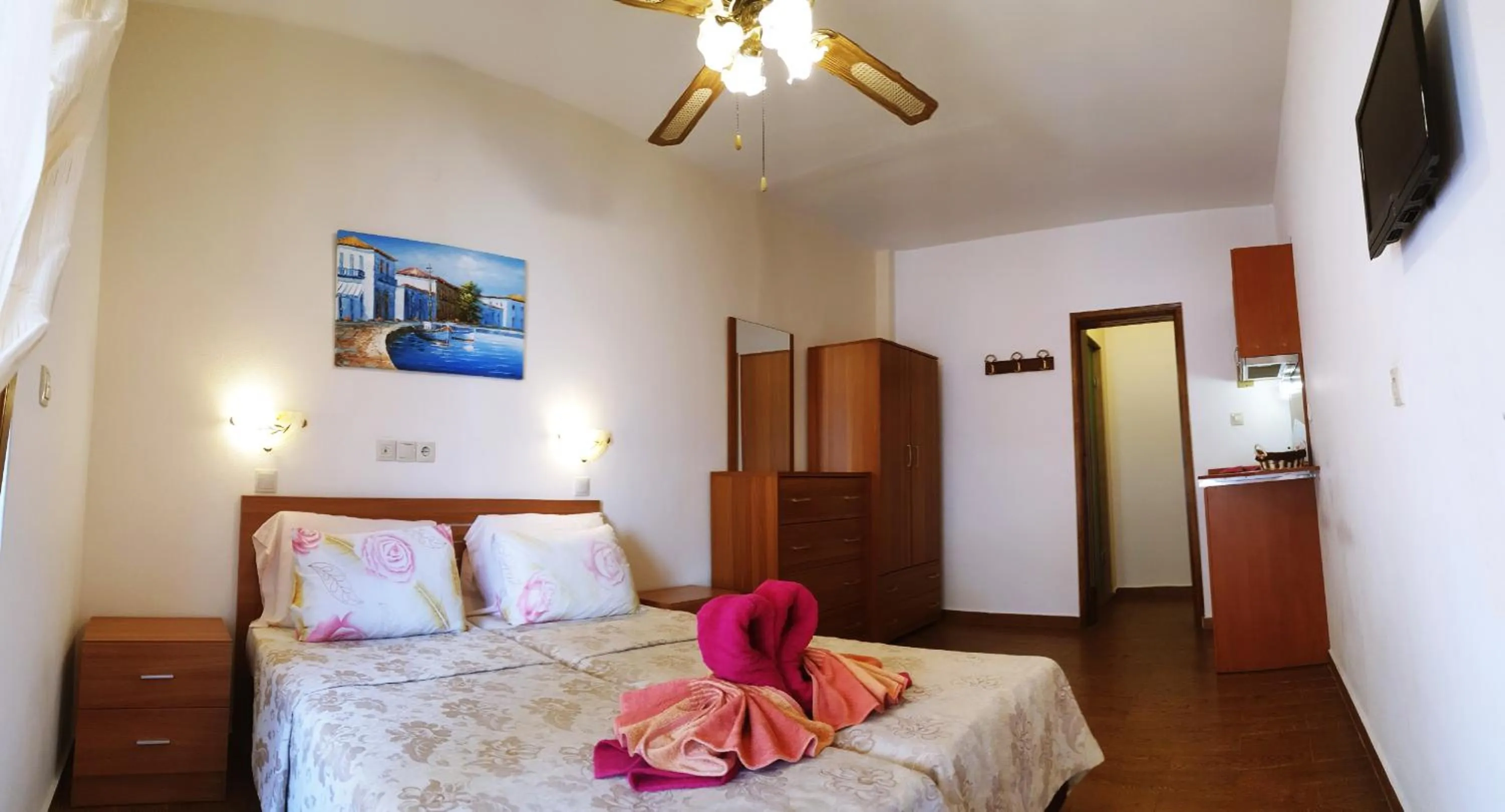 Photo of the whole room, Bed in Apollo Studios