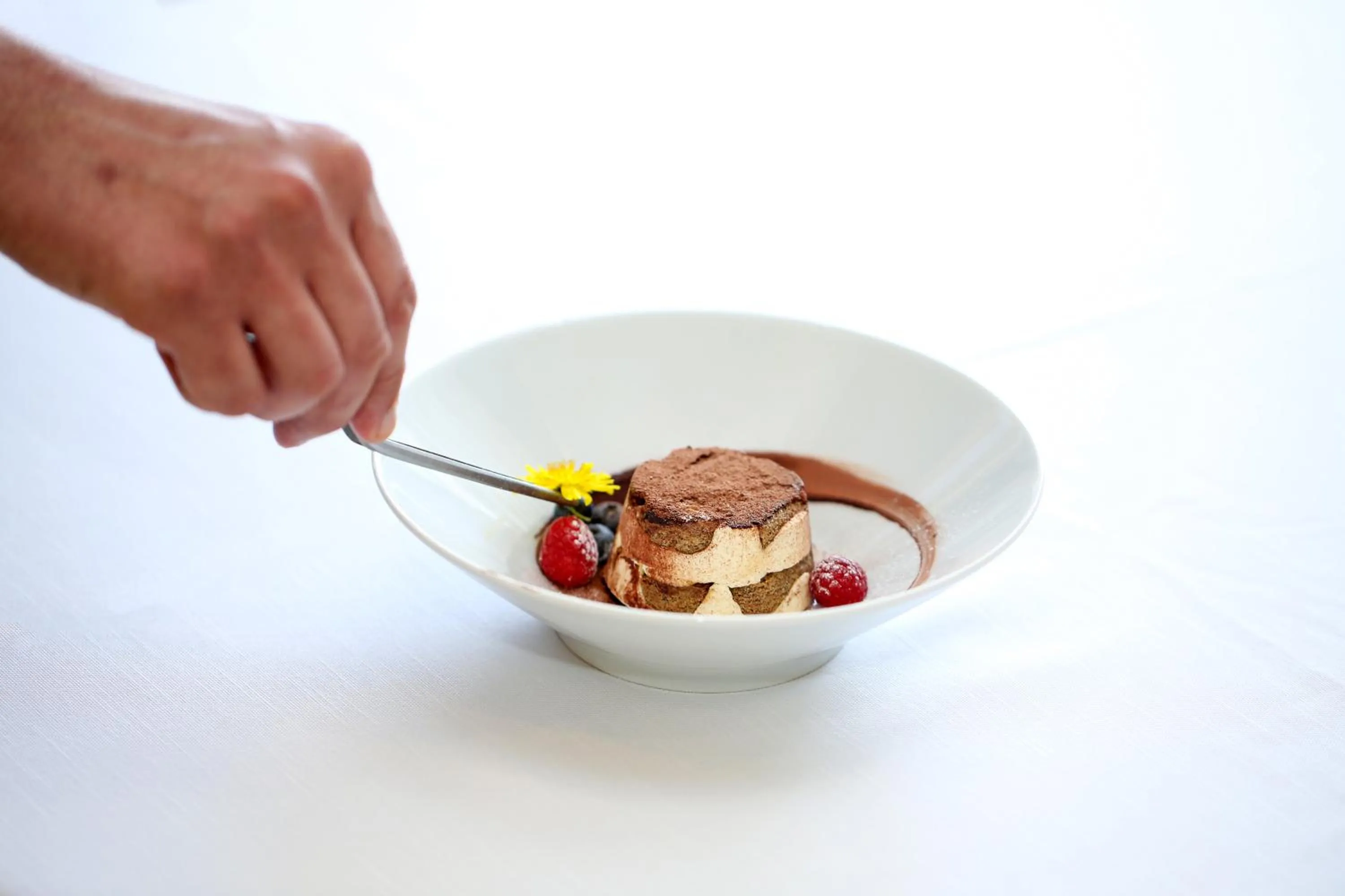 Restaurant/places to eat in Hotel Royal Hills