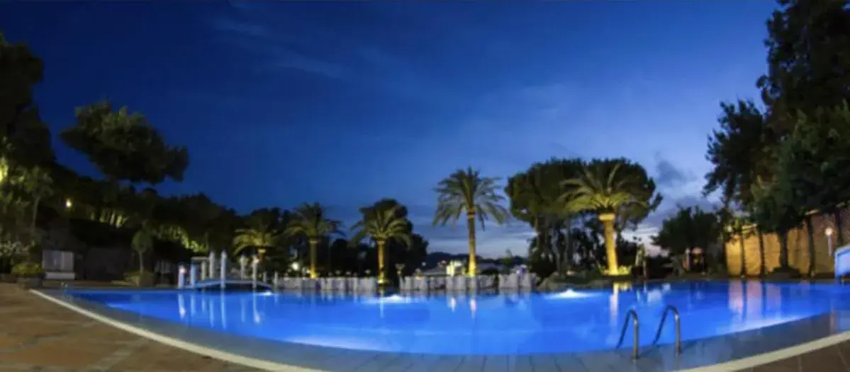 Swimming pool in Hotel Royal Hills Swimming pool in Hotel Royal Hills