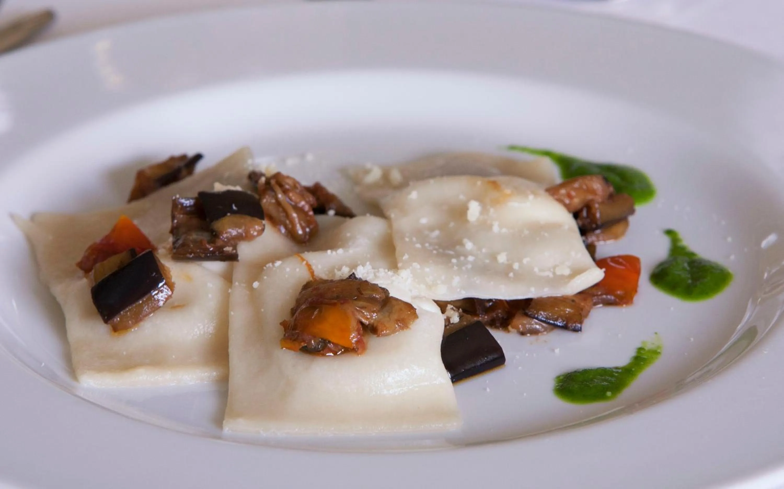 Restaurant/places to eat in Hotel Royal Hills