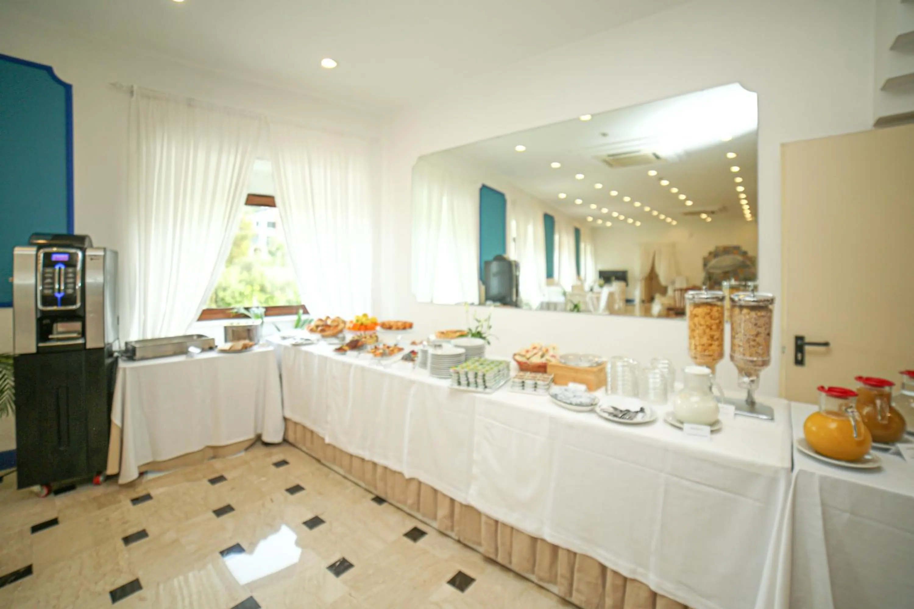 Breakfast in Hotel Royal Hills