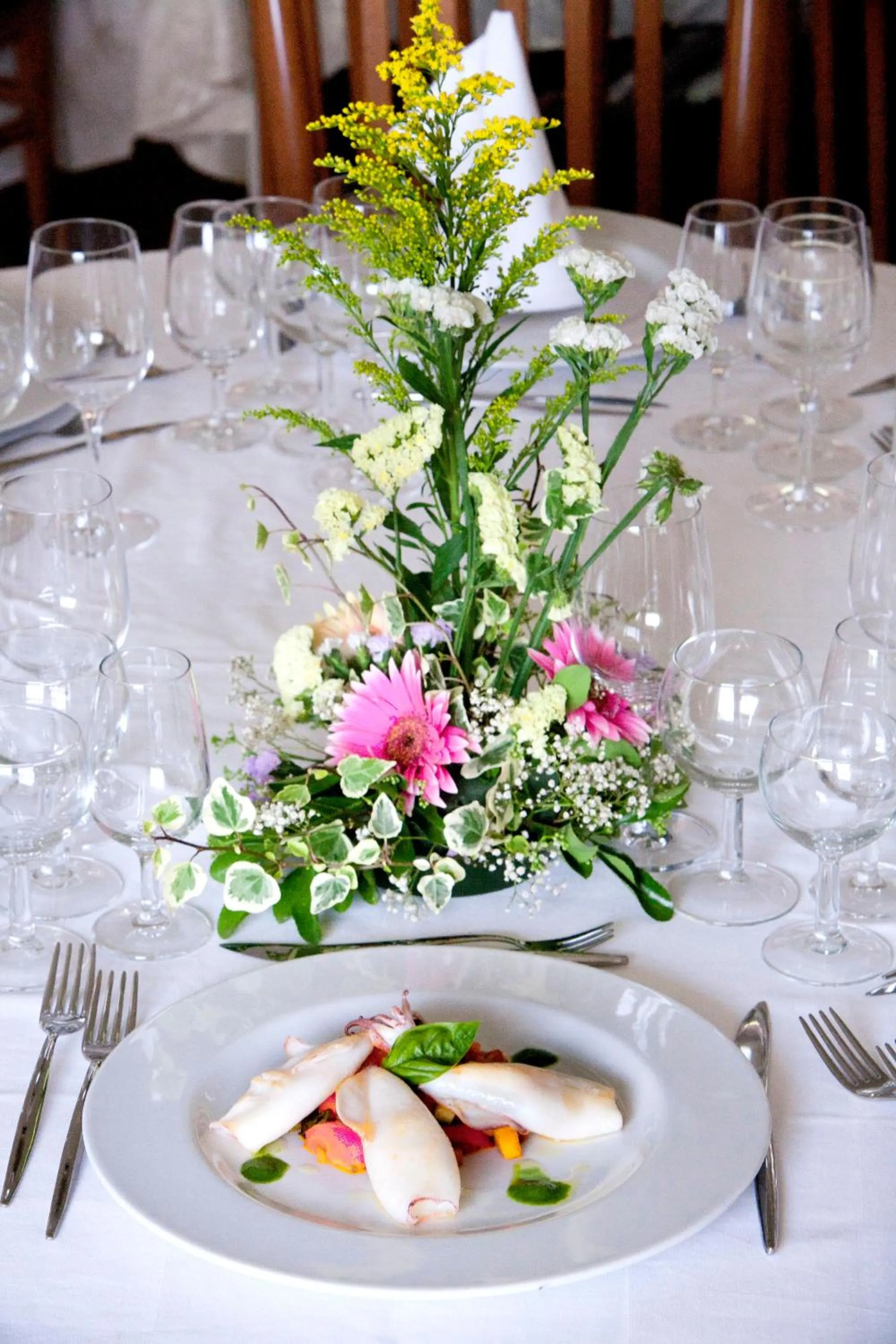 Restaurant/places to eat in Hotel Royal Hills