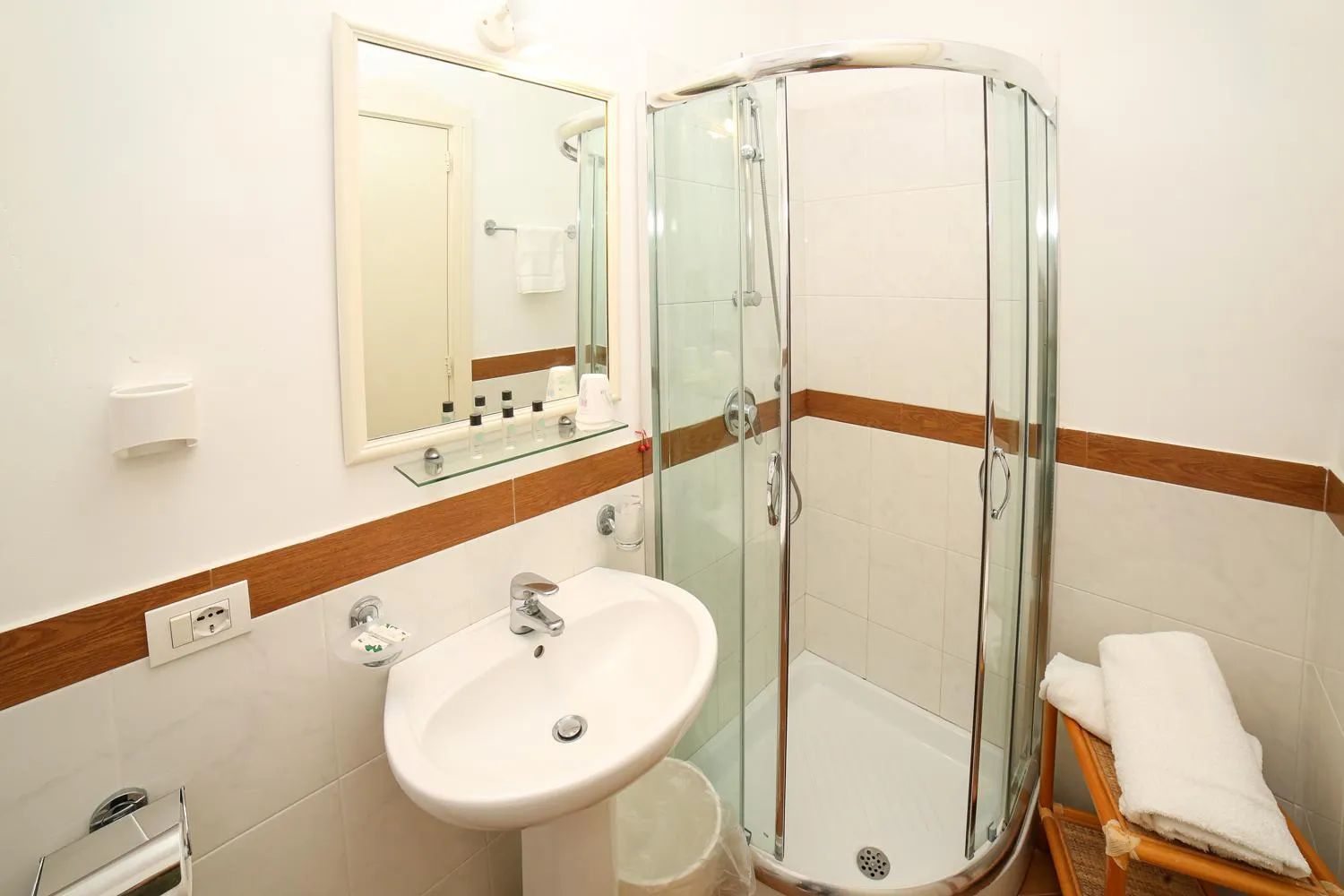 Shower in Hotel Royal Hills