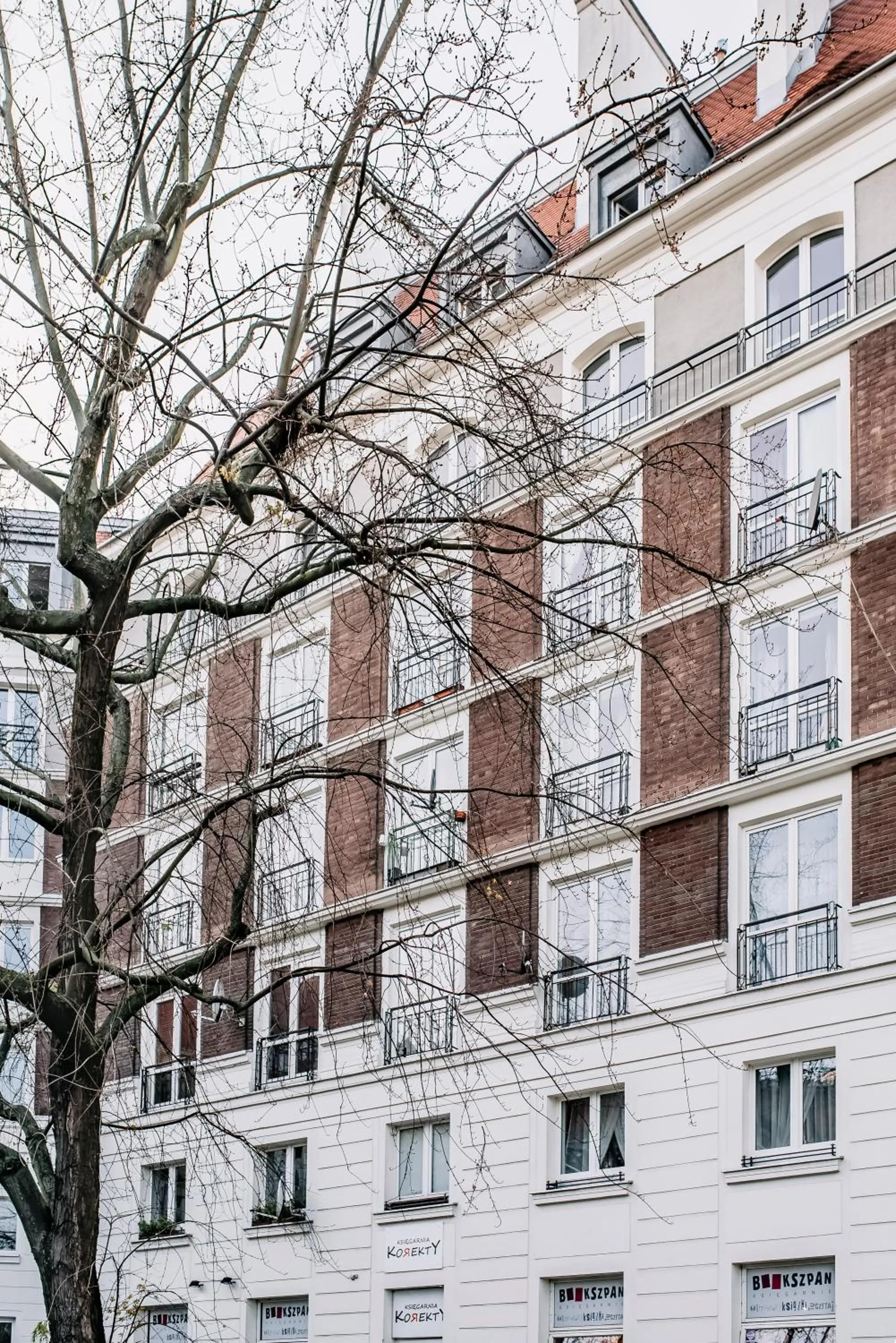 Property building in APARTEL Plac Zbawiciela Studio