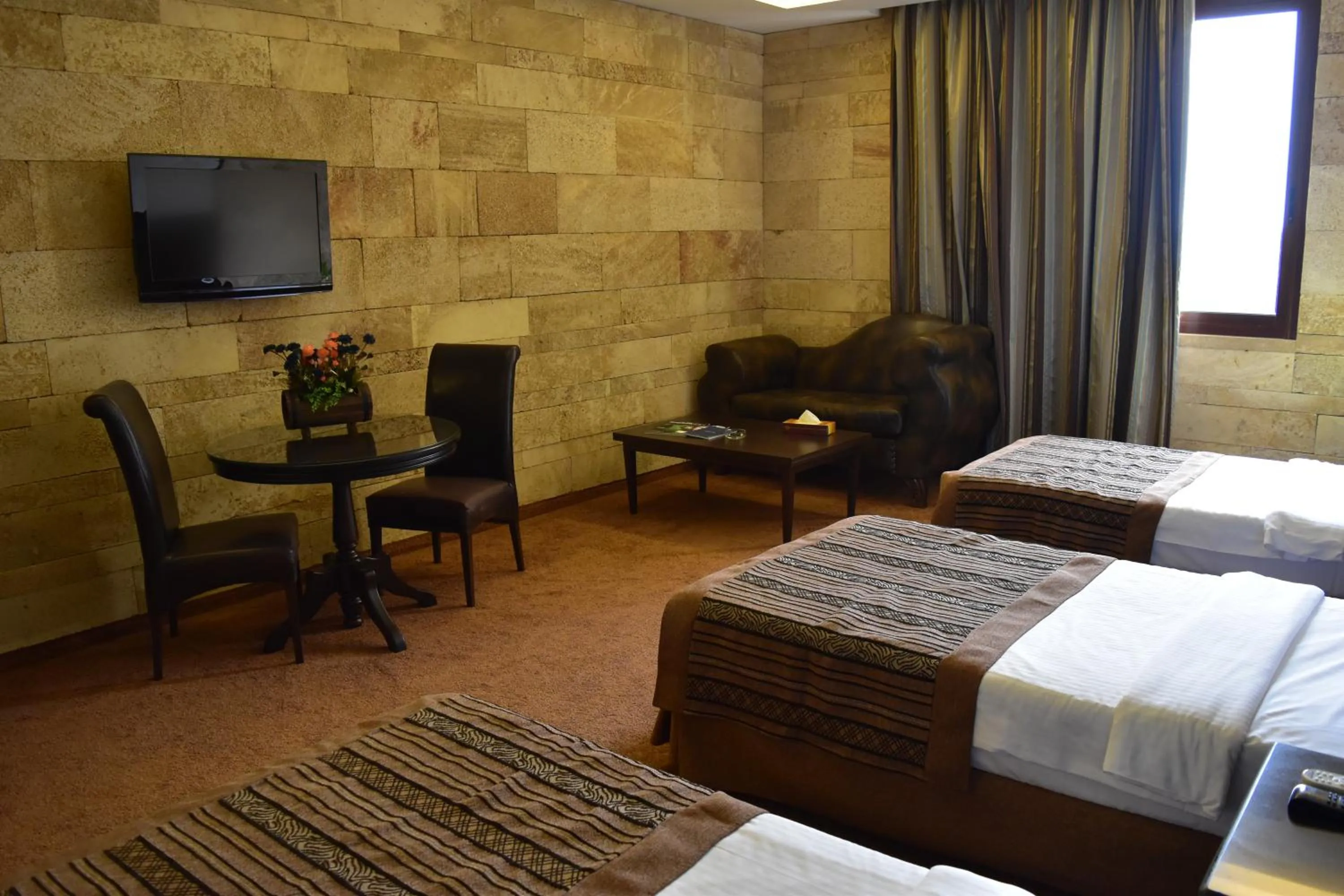 Bedroom, Bed in Reston Hotel