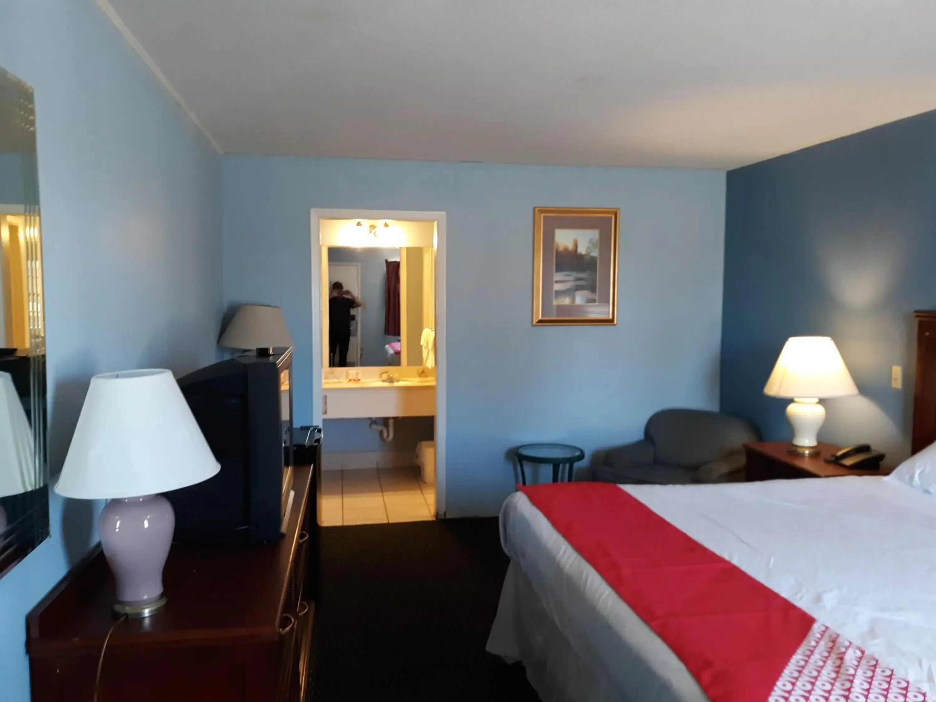 Bedroom, Bed in Rest Inn - Extended Stay, I-40 Airport, Wedding & Event Center