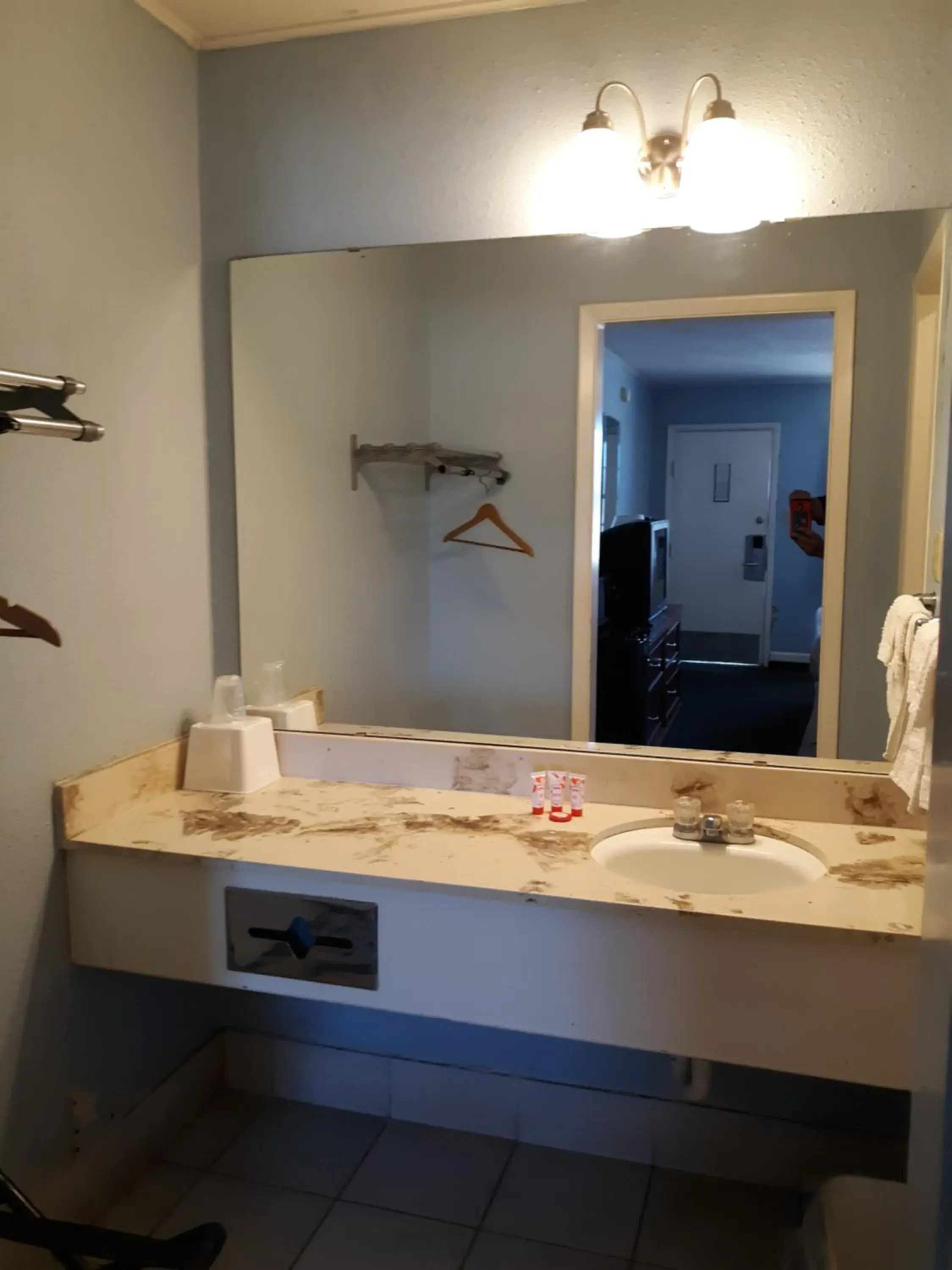 Bathroom in Rest Inn - Extended Stay, I-40 Airport, Wedding & Event Center