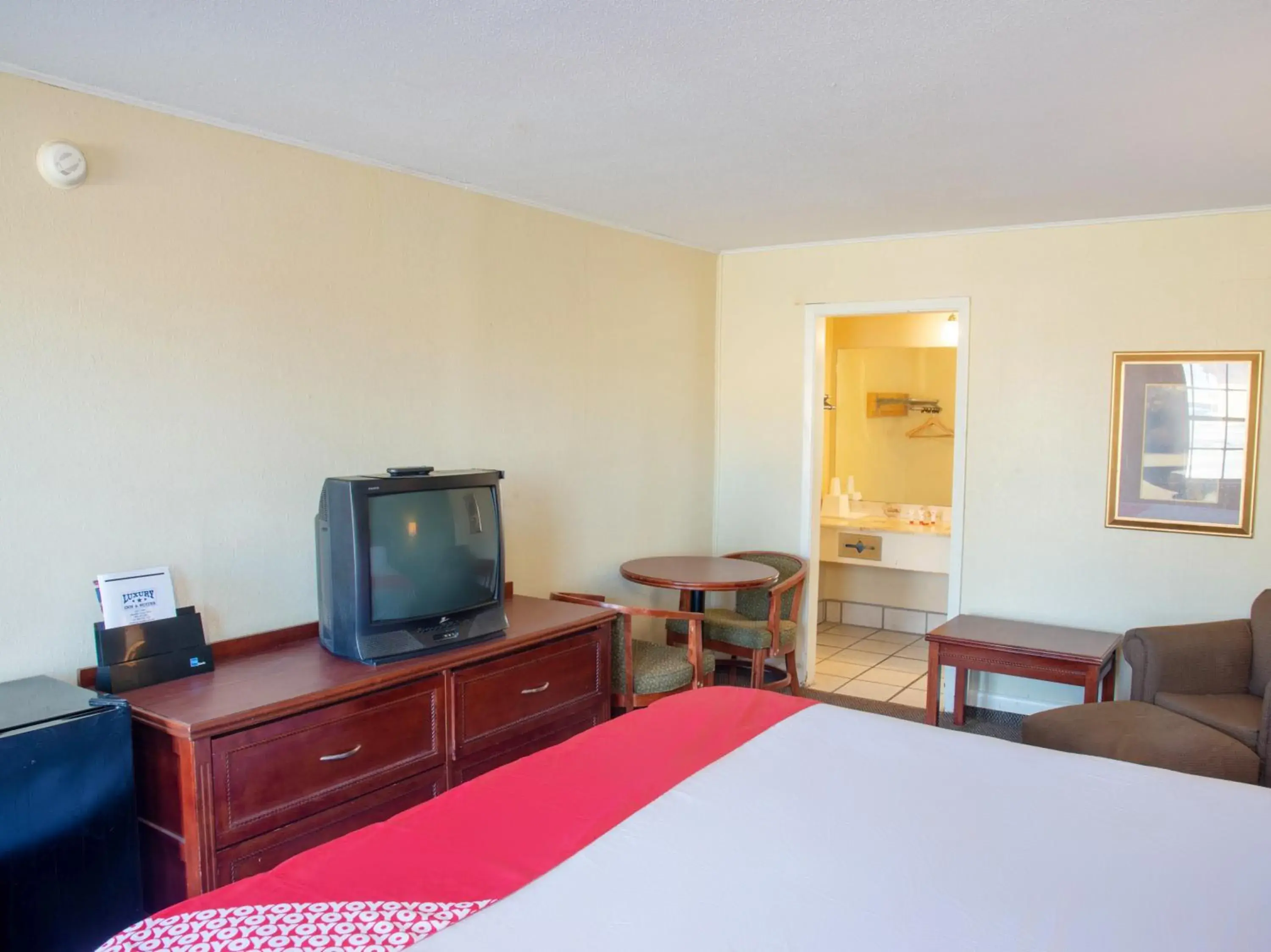 TV and multimedia, TV/Entertainment Center in Rest Inn - Extended Stay, I-40 Airport, Wedding & Event Center