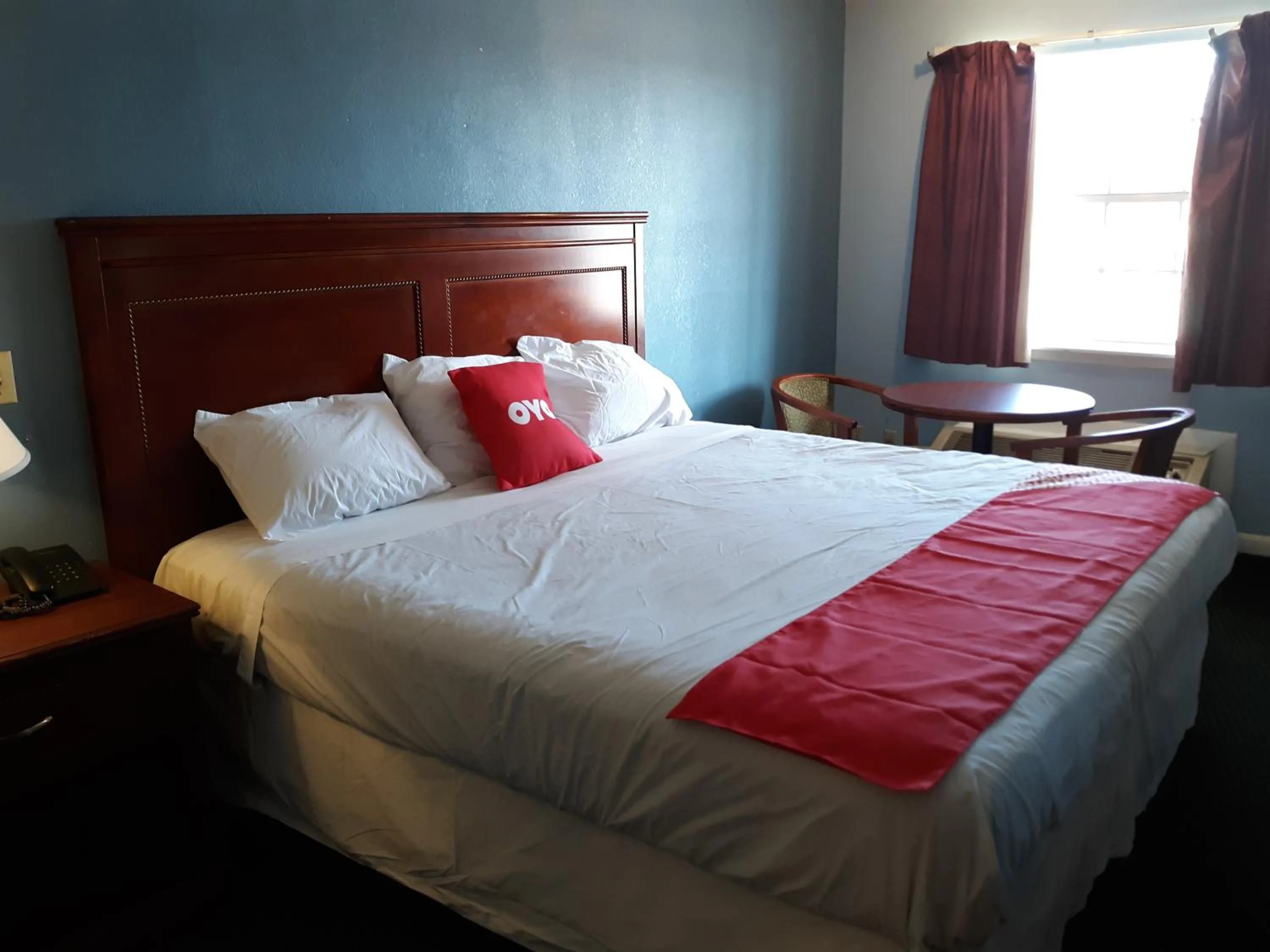 Bedroom in Rest Inn - Extended Stay, I-40 Airport, Wedding & Event Center