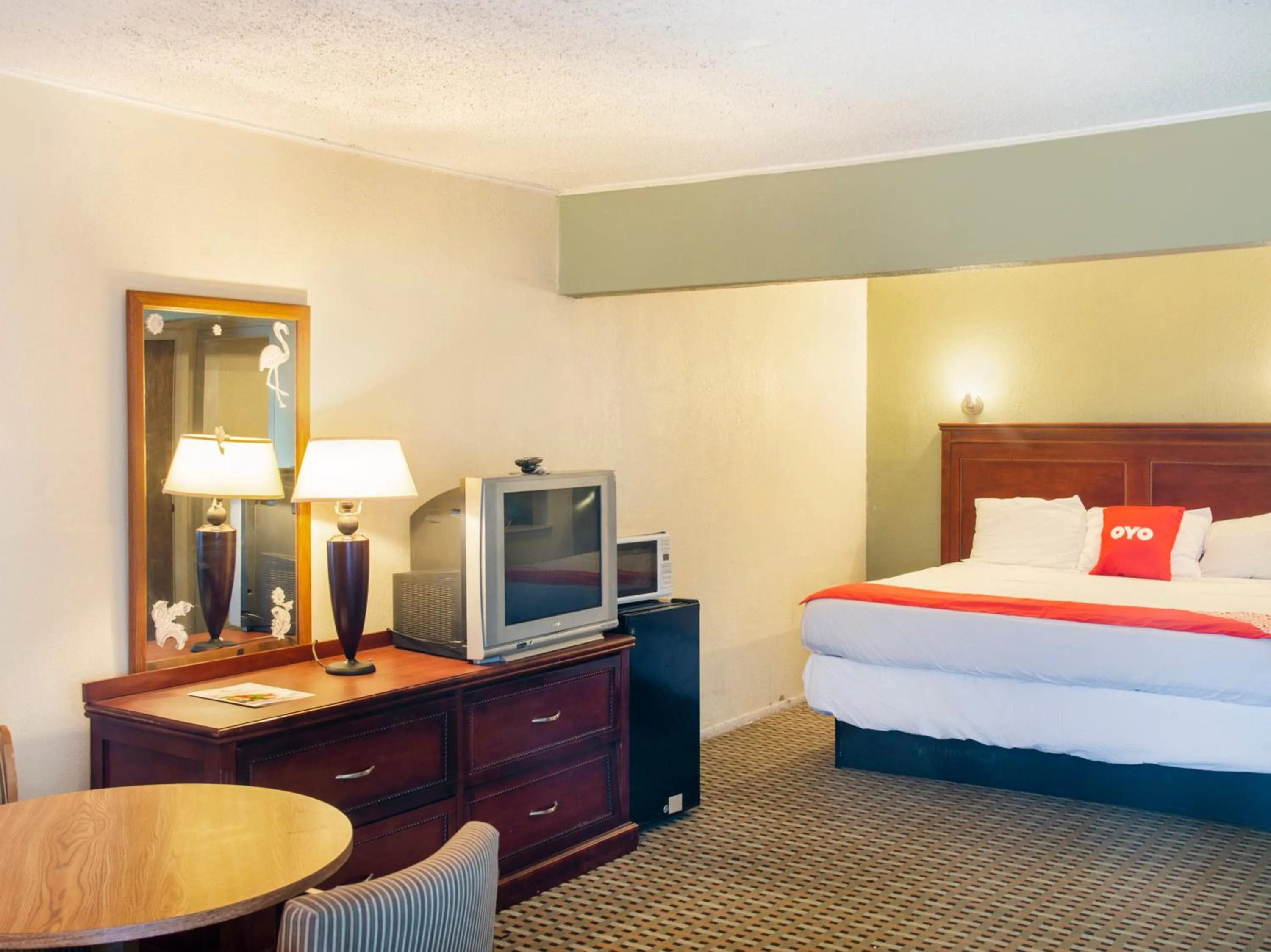 Bedroom in Rest Inn - Extended Stay, I-40 Airport, Wedding & Event Center
