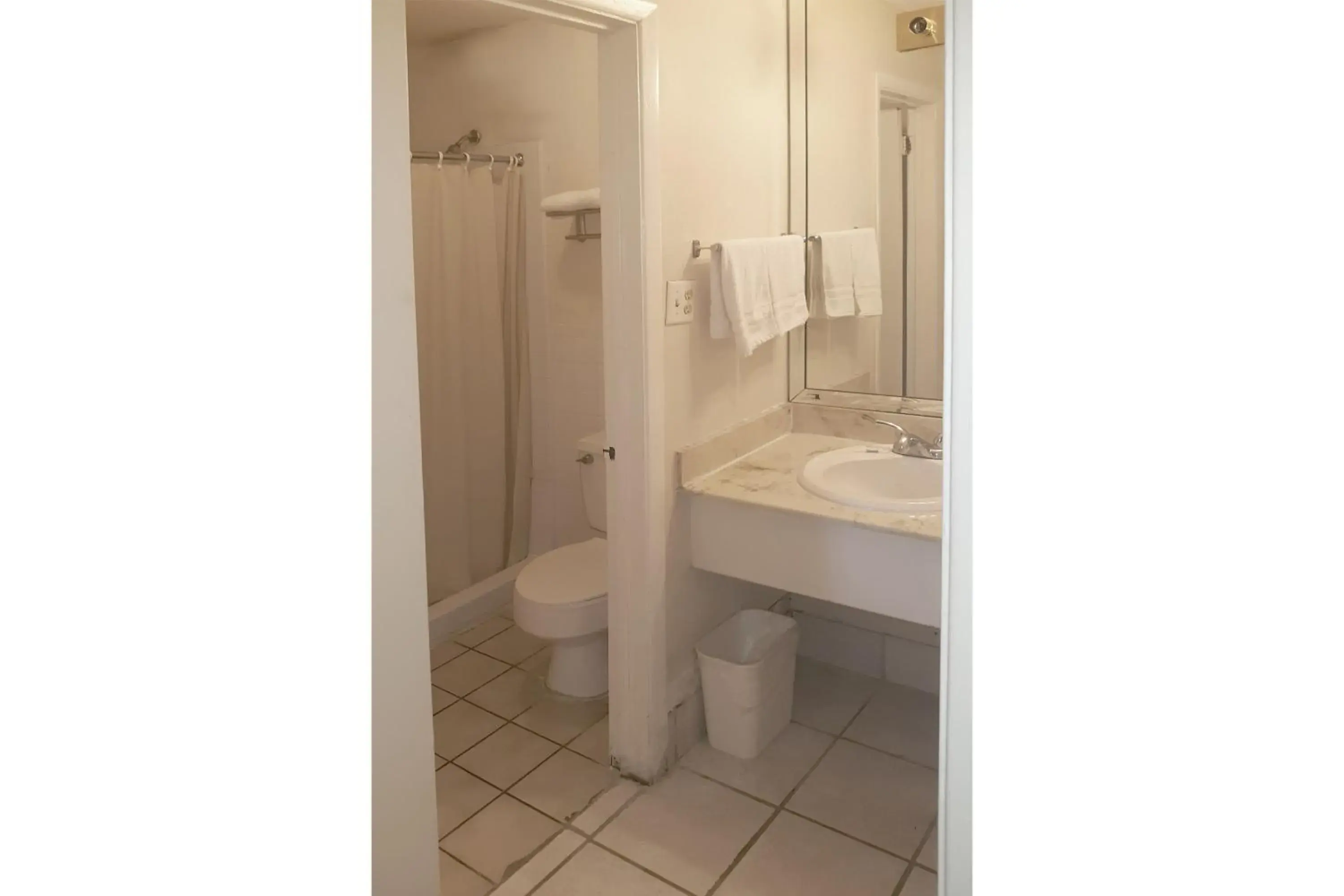 Bathroom in Rest Inn - Extended Stay, I-40 Airport, Wedding & Event Center