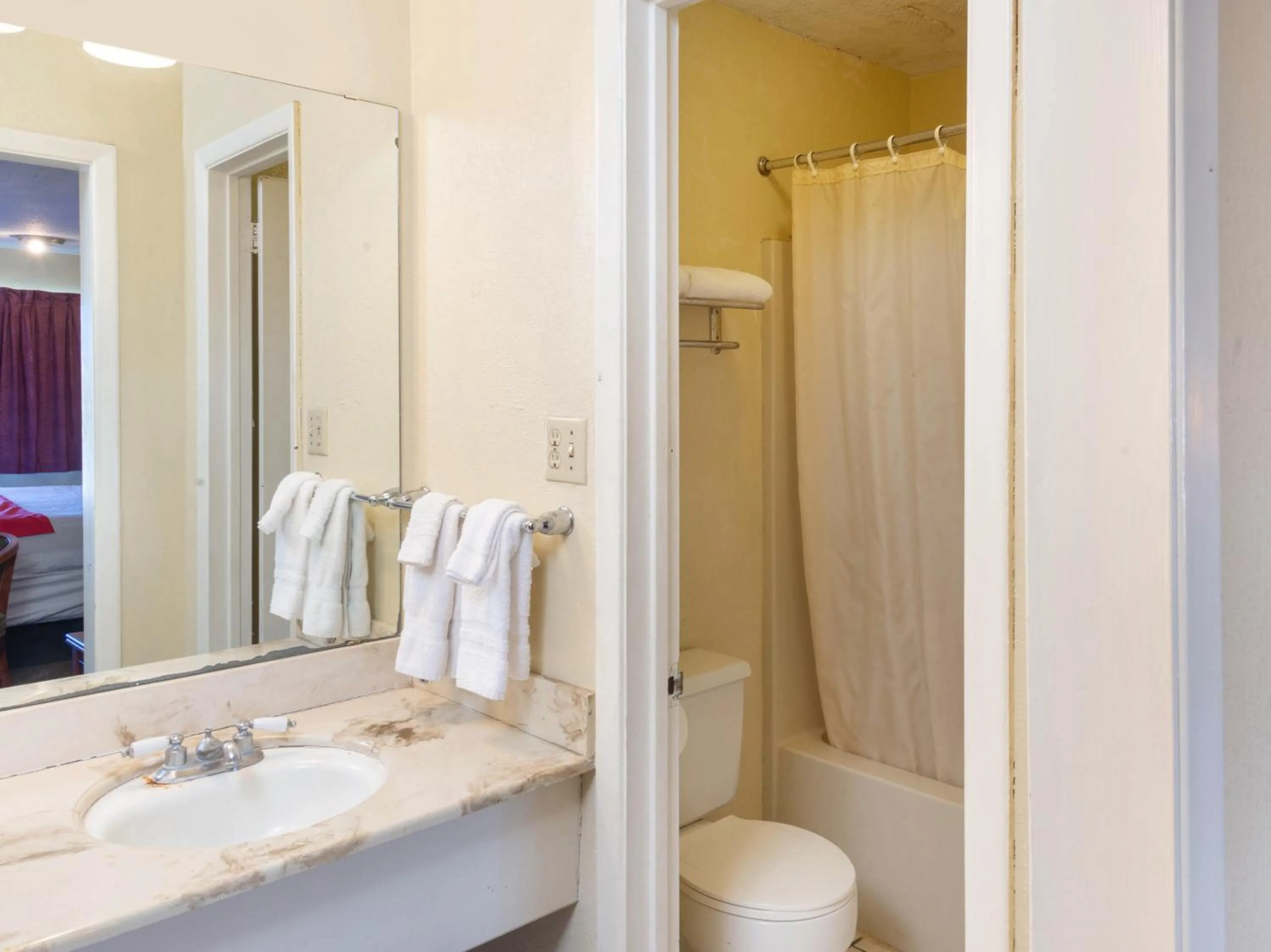 Bathroom in Rest Inn - Extended Stay, I-40 Airport, Wedding & Event Center