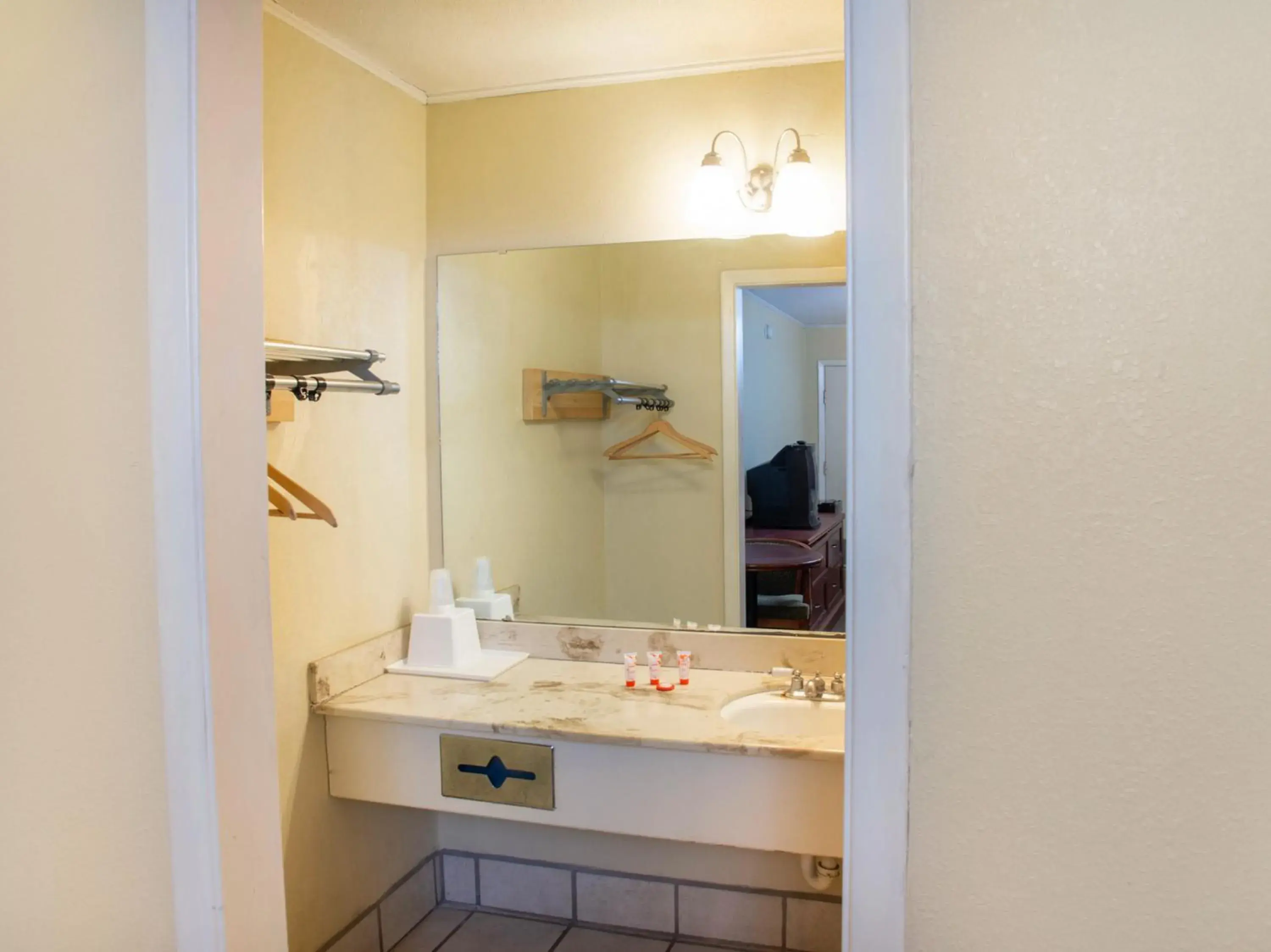 Bathroom in Rest Inn - Extended Stay, I-40 Airport, Wedding & Event Center