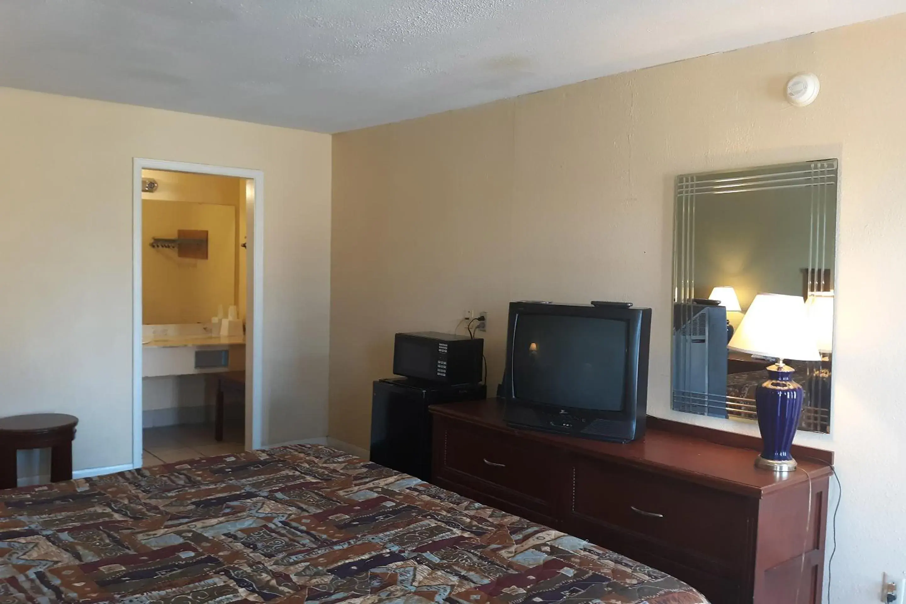 TV and multimedia, TV/Entertainment Center in Rest Inn - Extended Stay, I-40 Airport, Wedding & Event Center