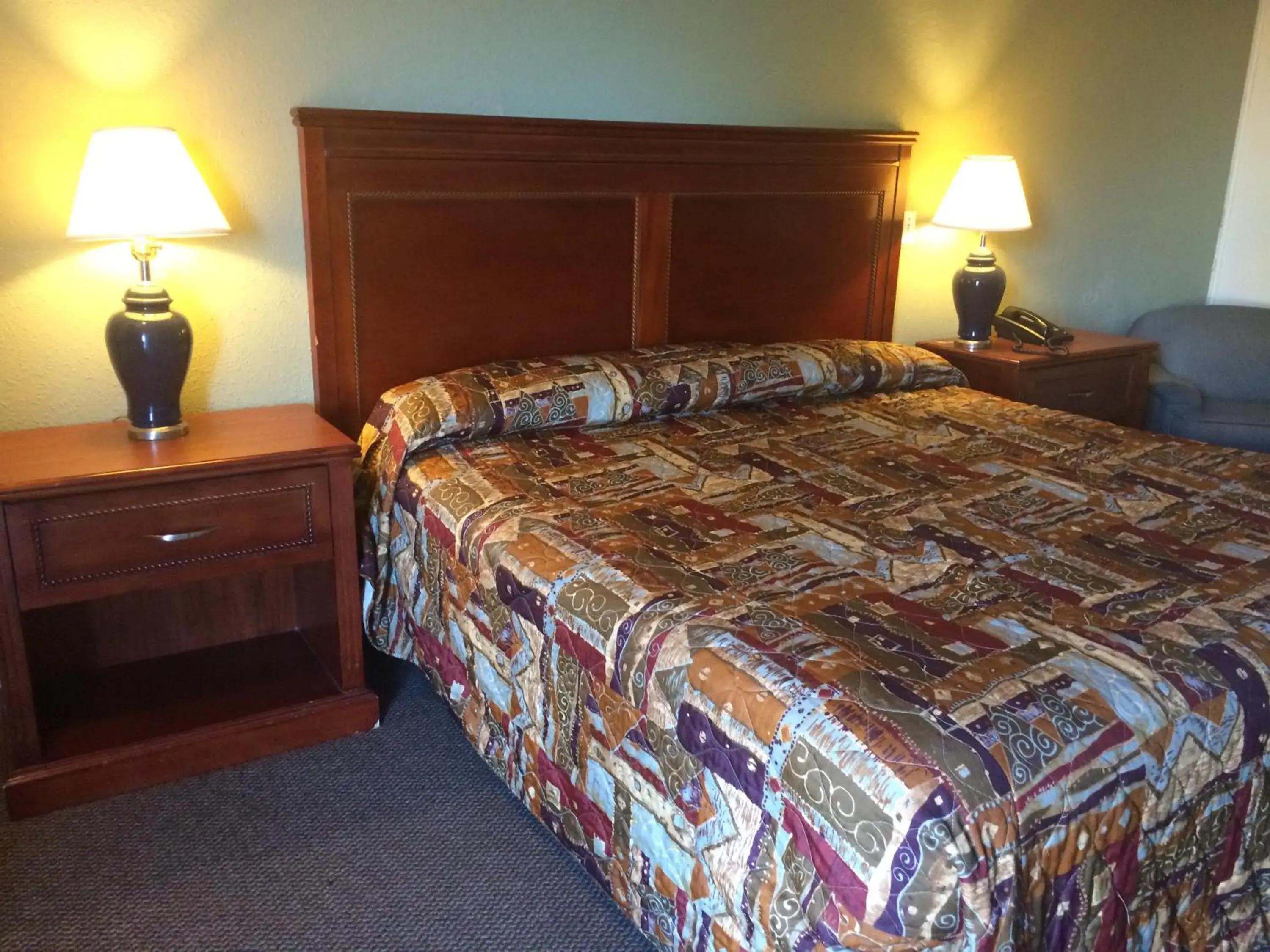 Bed in Rest Inn - Extended Stay, I-40 Airport, Wedding & Event Center