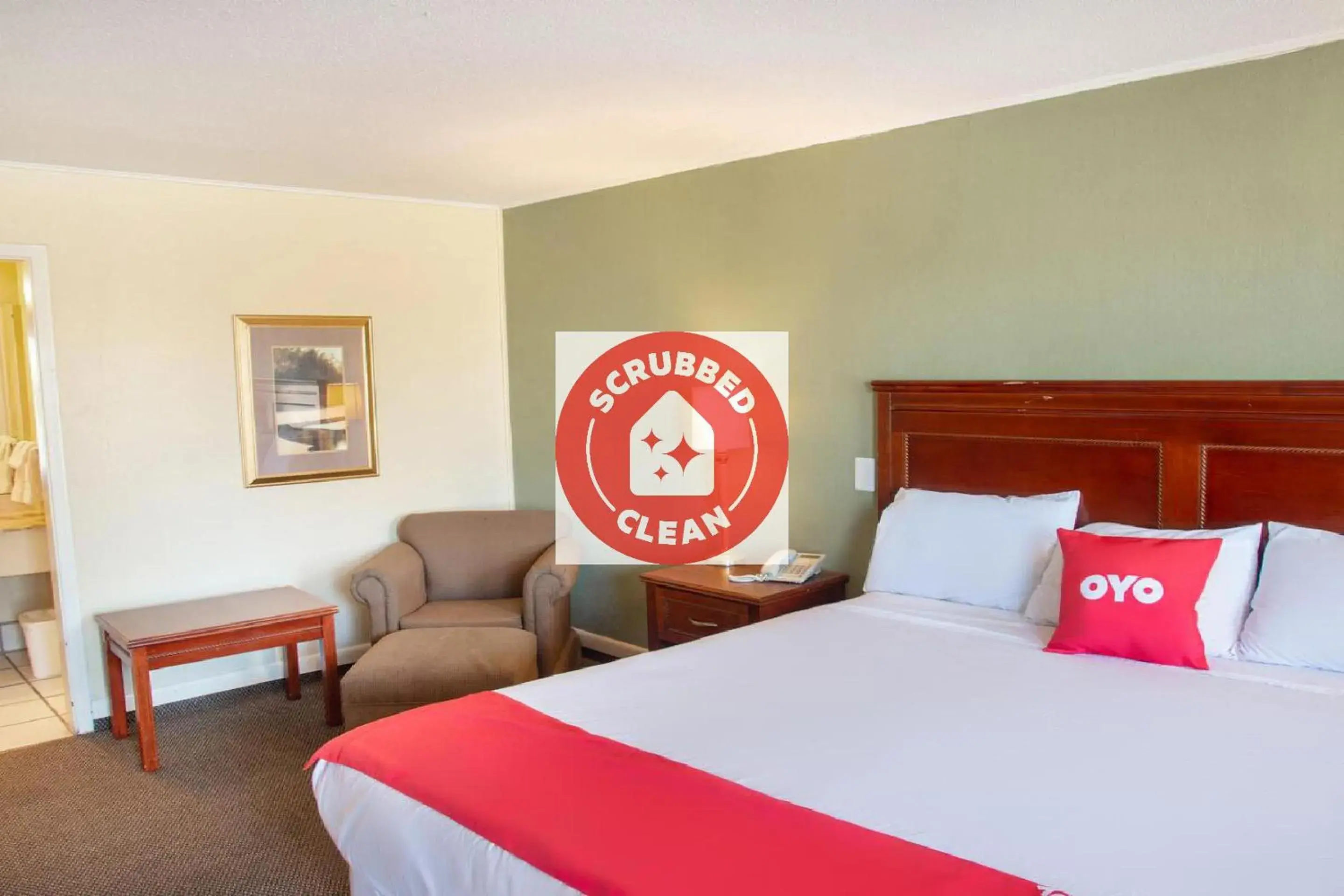 Bedroom in Rest Inn - Extended Stay, I-40 Airport, Wedding & Event Center