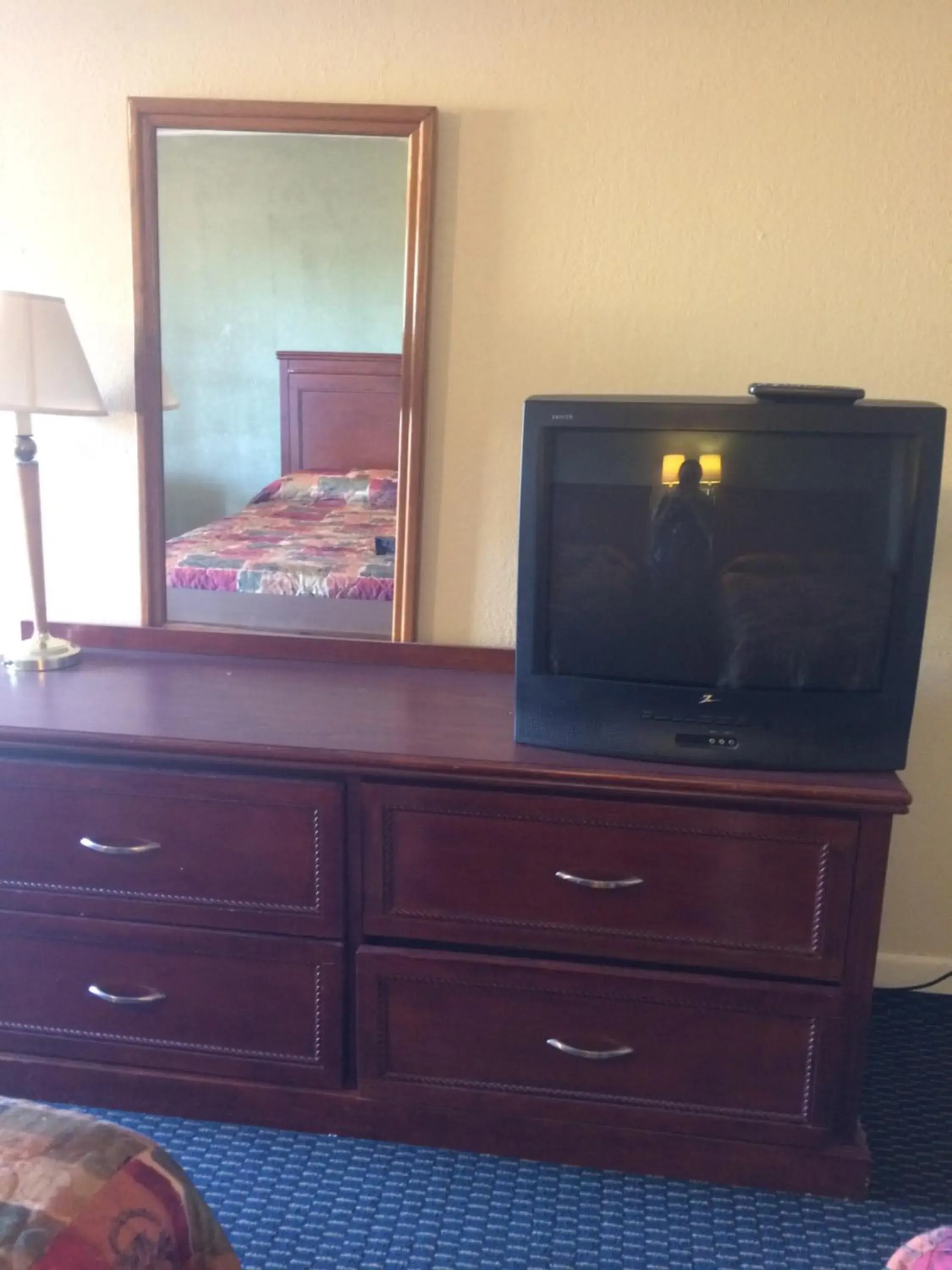 TV and multimedia, TV/Entertainment Center in Rest Inn - Extended Stay, I-40 Airport, Wedding & Event Center