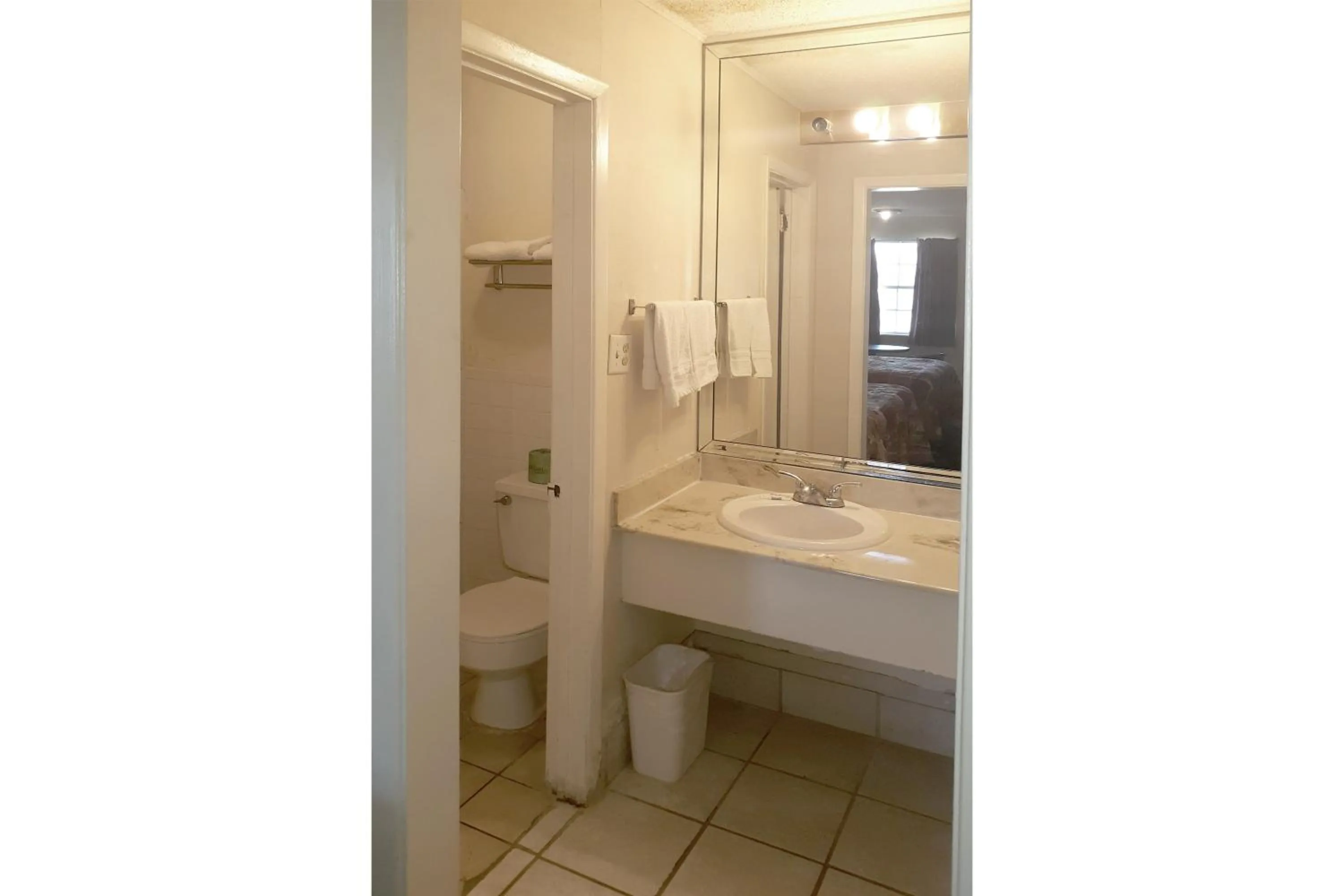Bathroom in Rest Inn - Extended Stay, I-40 Airport, Wedding & Event Center