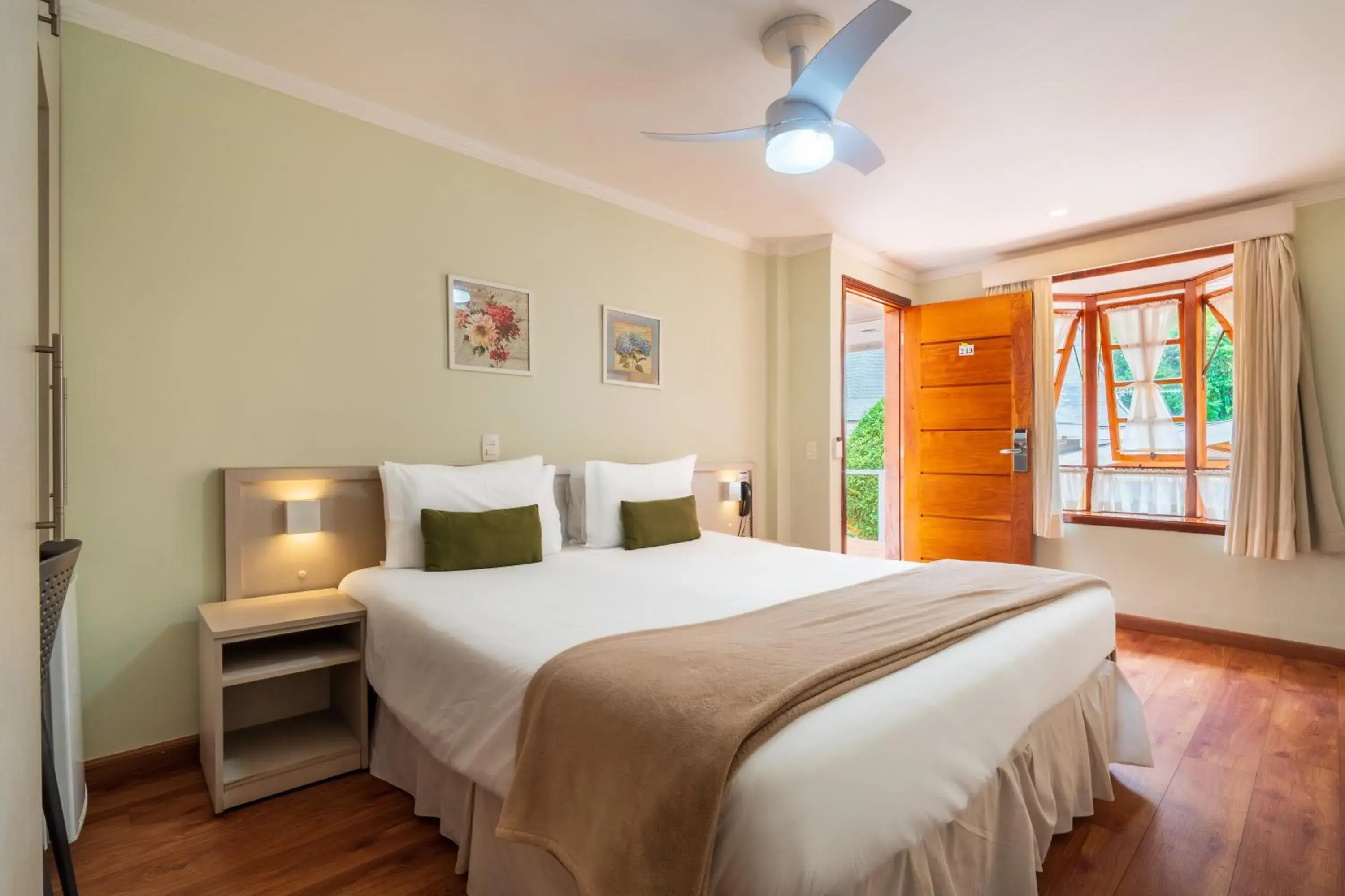 Luxury Double Room in Pousada Campos dos Holandeses - Campos do Jordao Luxury Double Room in Pousada Campos dos Holandeses - Campos do Jordao