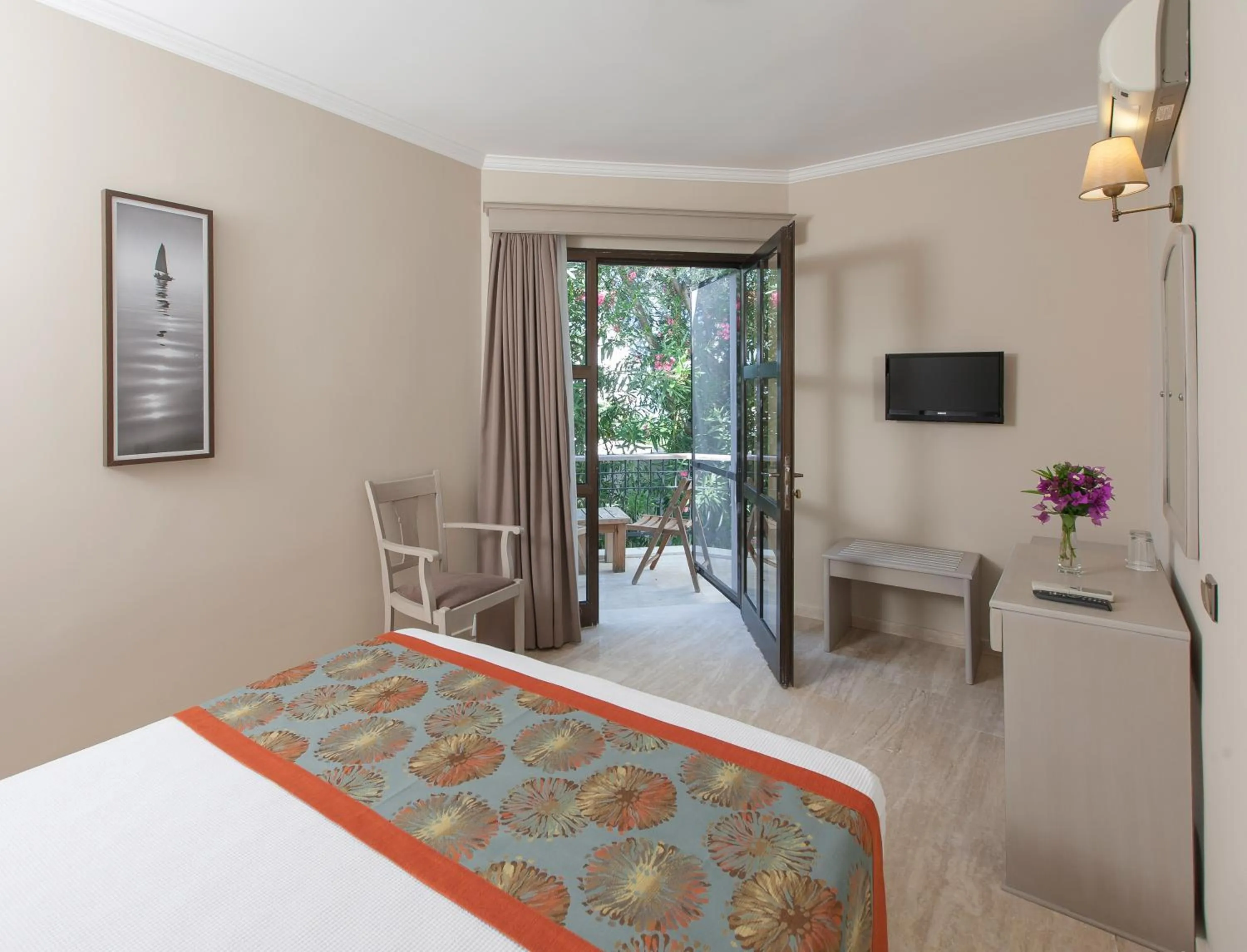 Bedroom in Torbahan Hotel