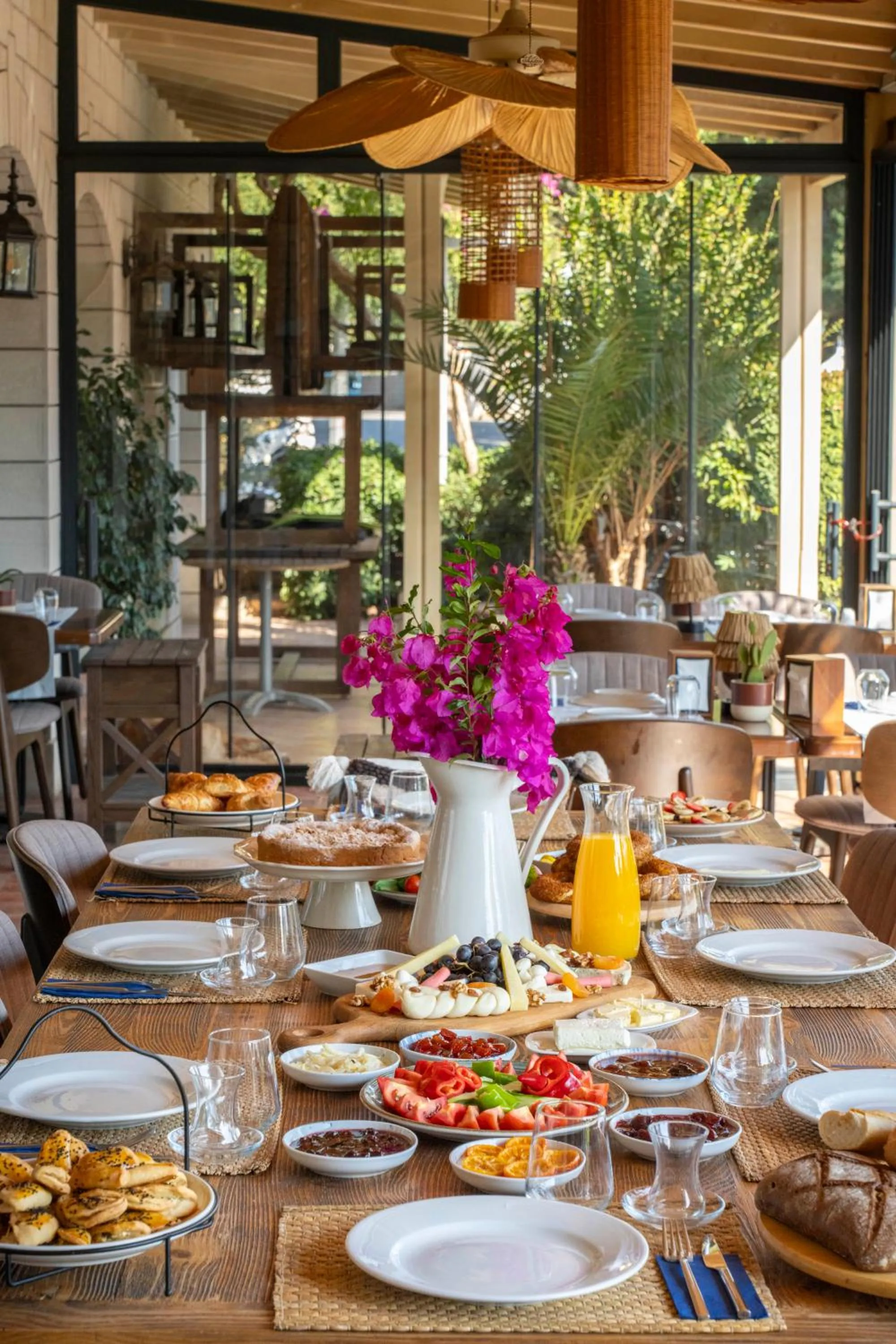 Restaurant/places to eat in Torbahan Hotel