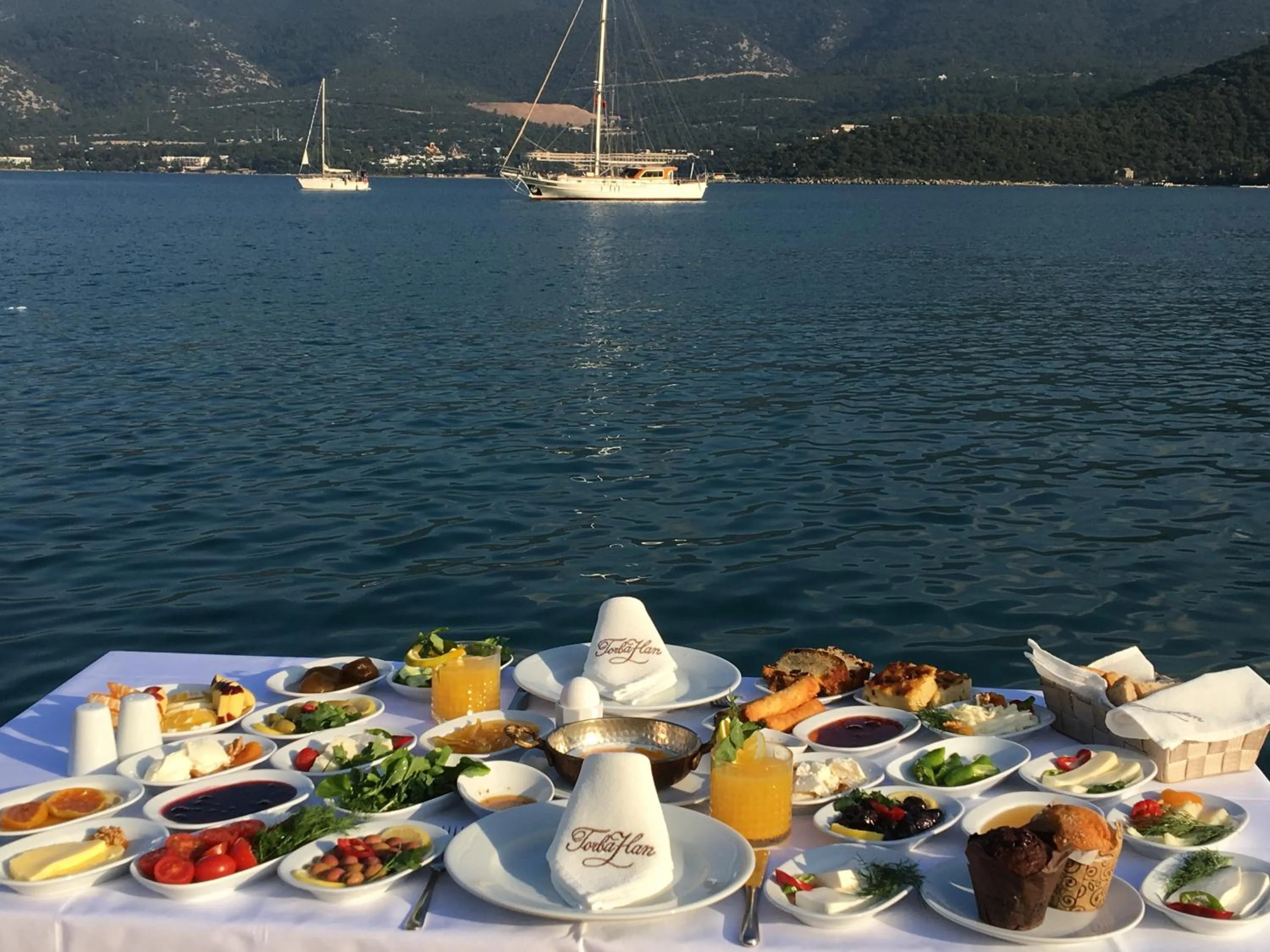 Coffee/tea facilities in Torbahan Hotel