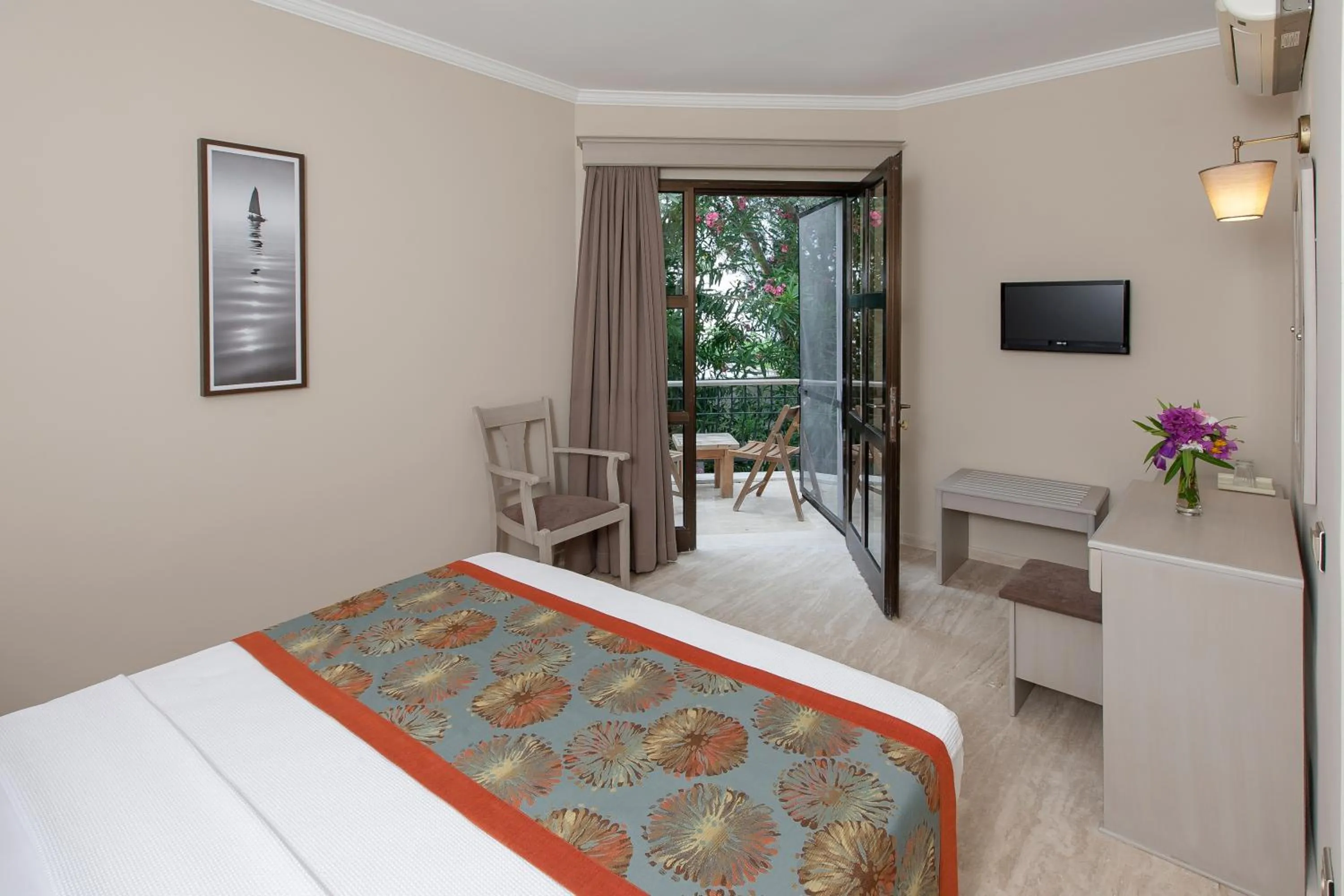 Photo of the whole room in Torbahan Hotel