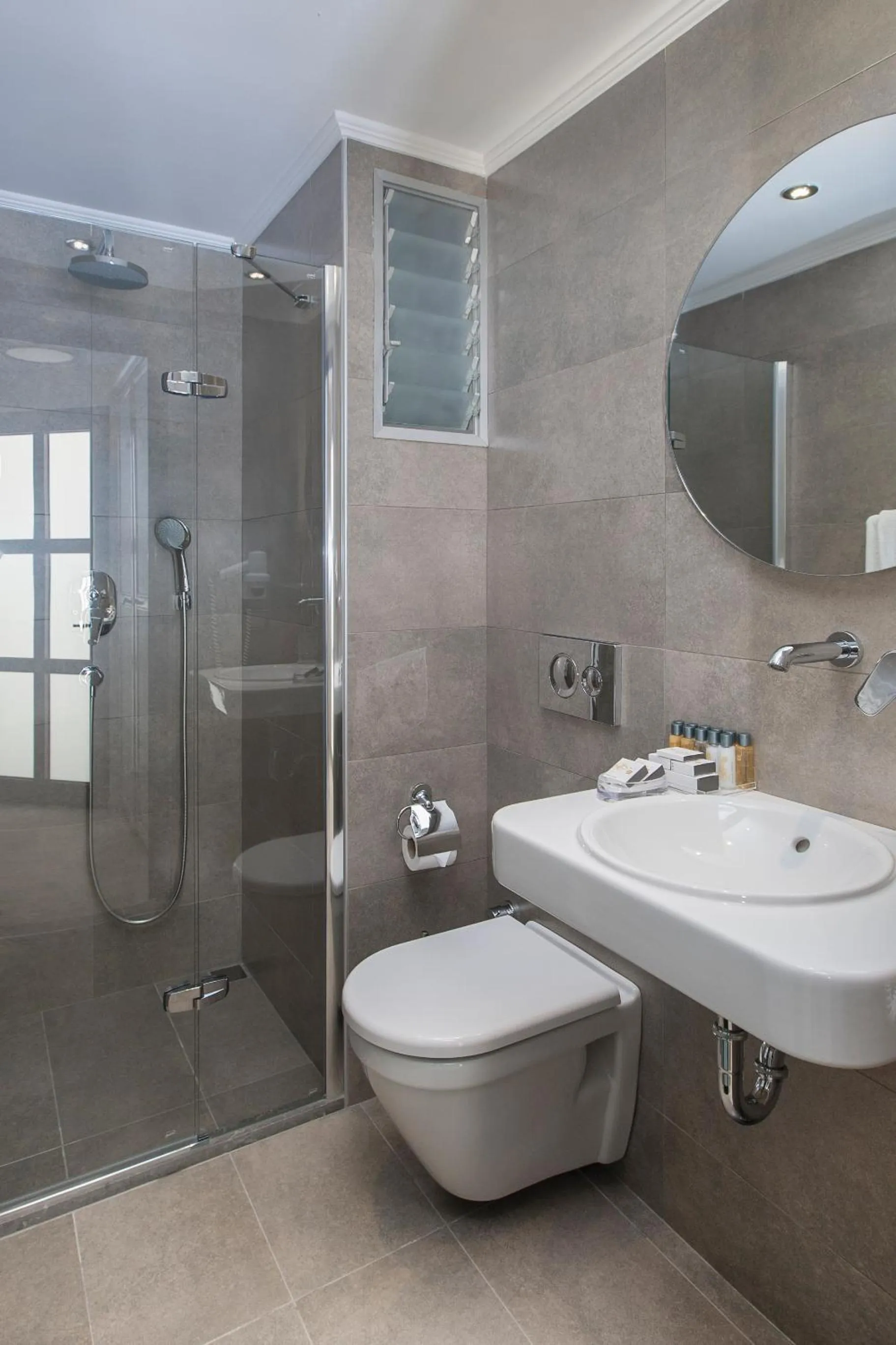 Shower in Torbahan Hotel