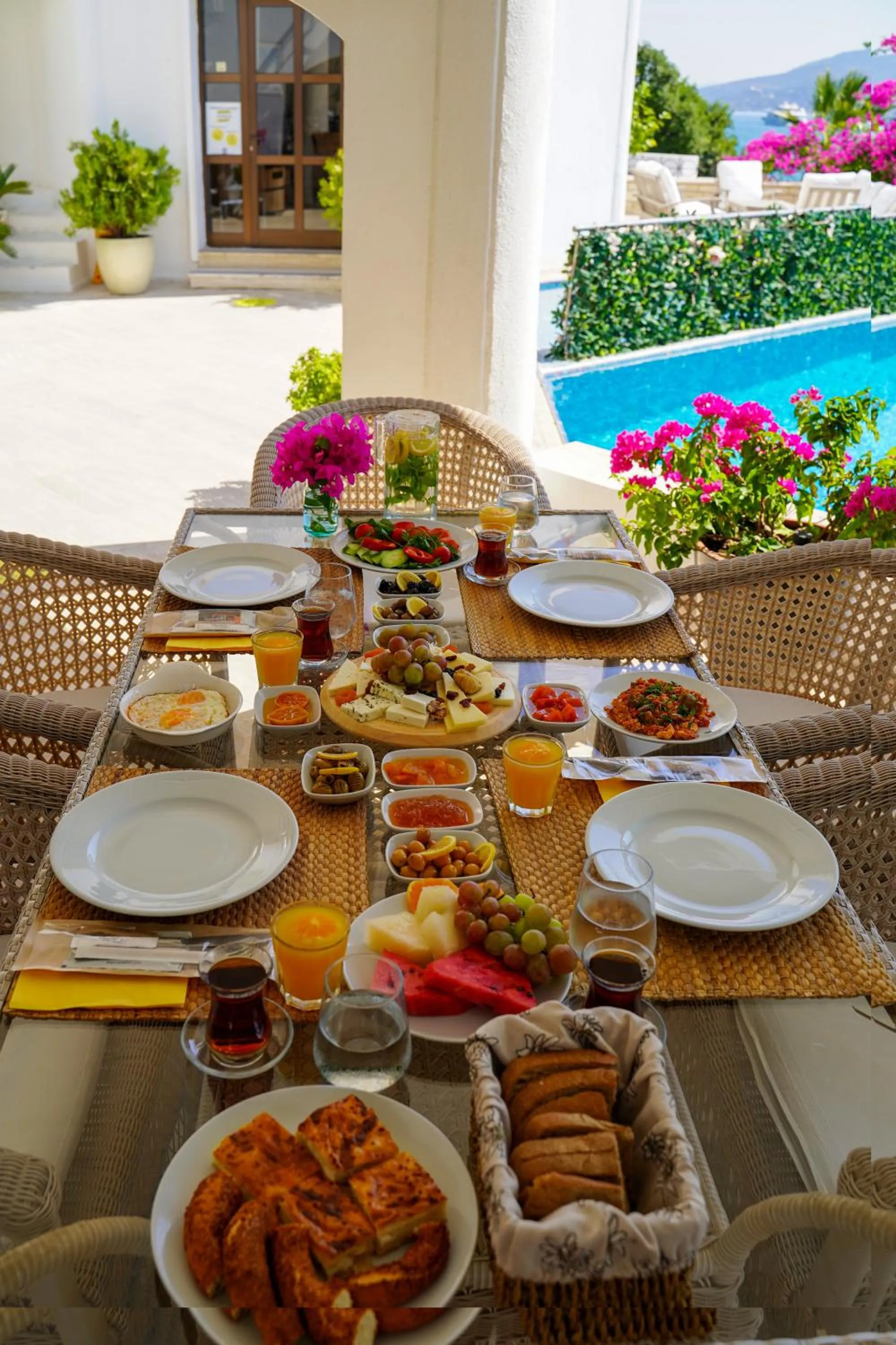 Breakfast in Torbahan Hotel