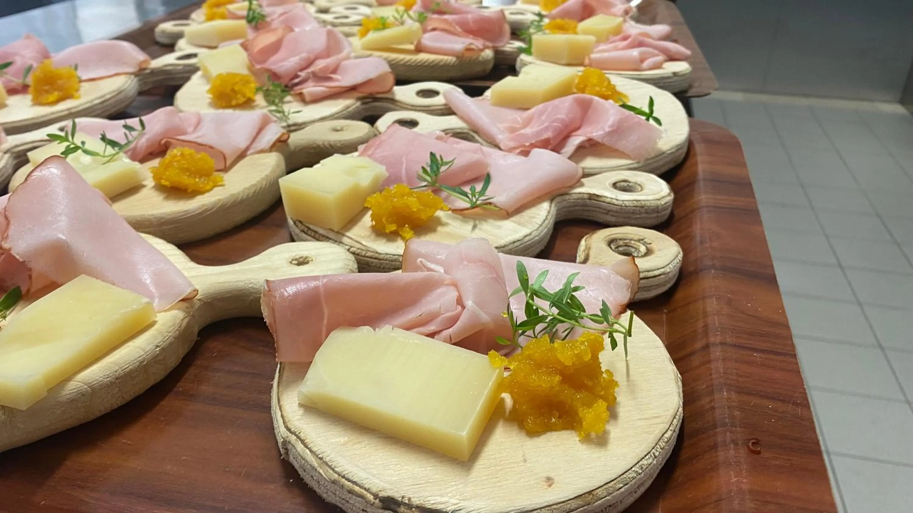 Restaurant/places to eat in Casteluce Hotel Funivie