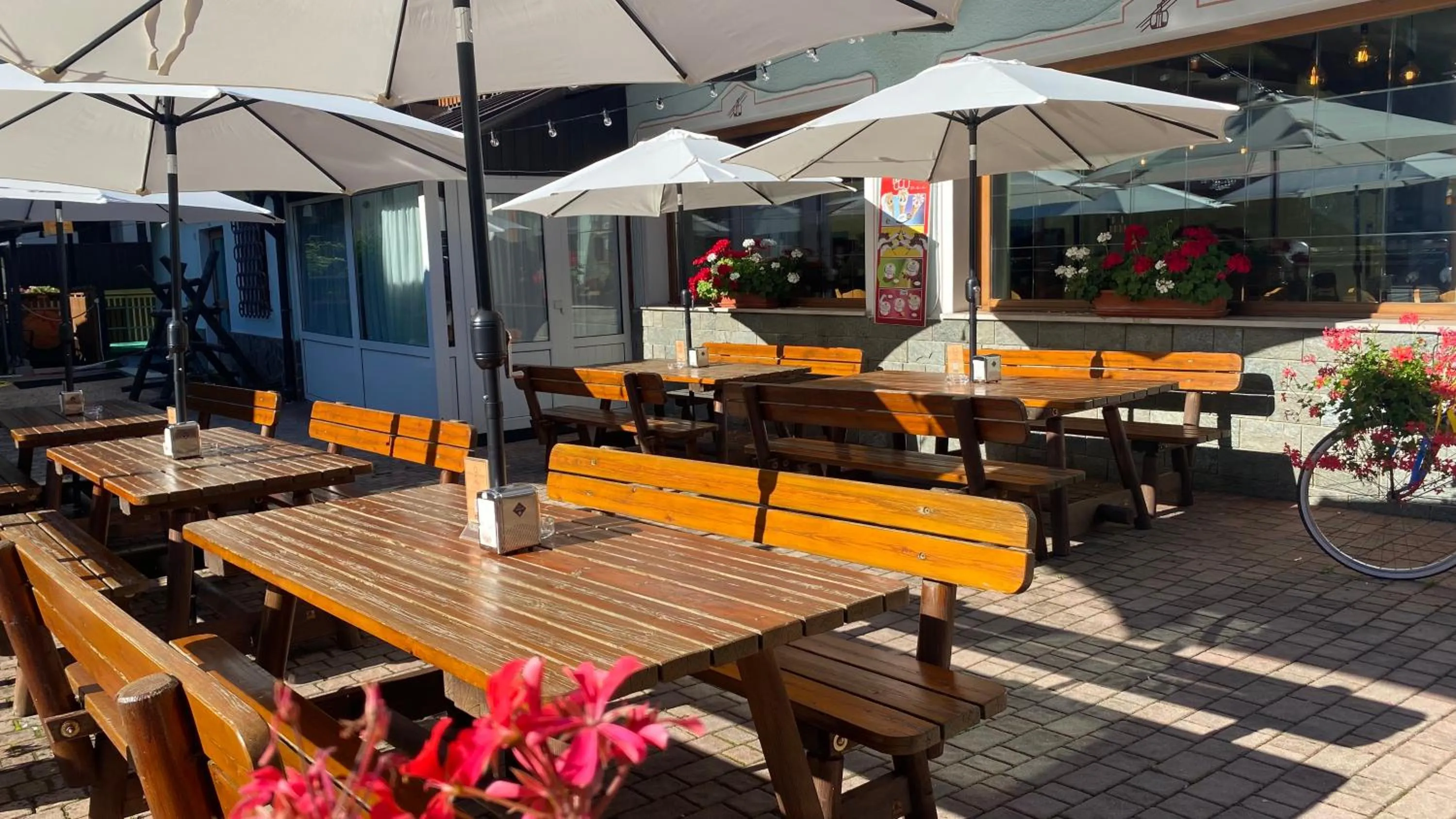 Restaurant/places to eat in Casteluce Hotel Funivie