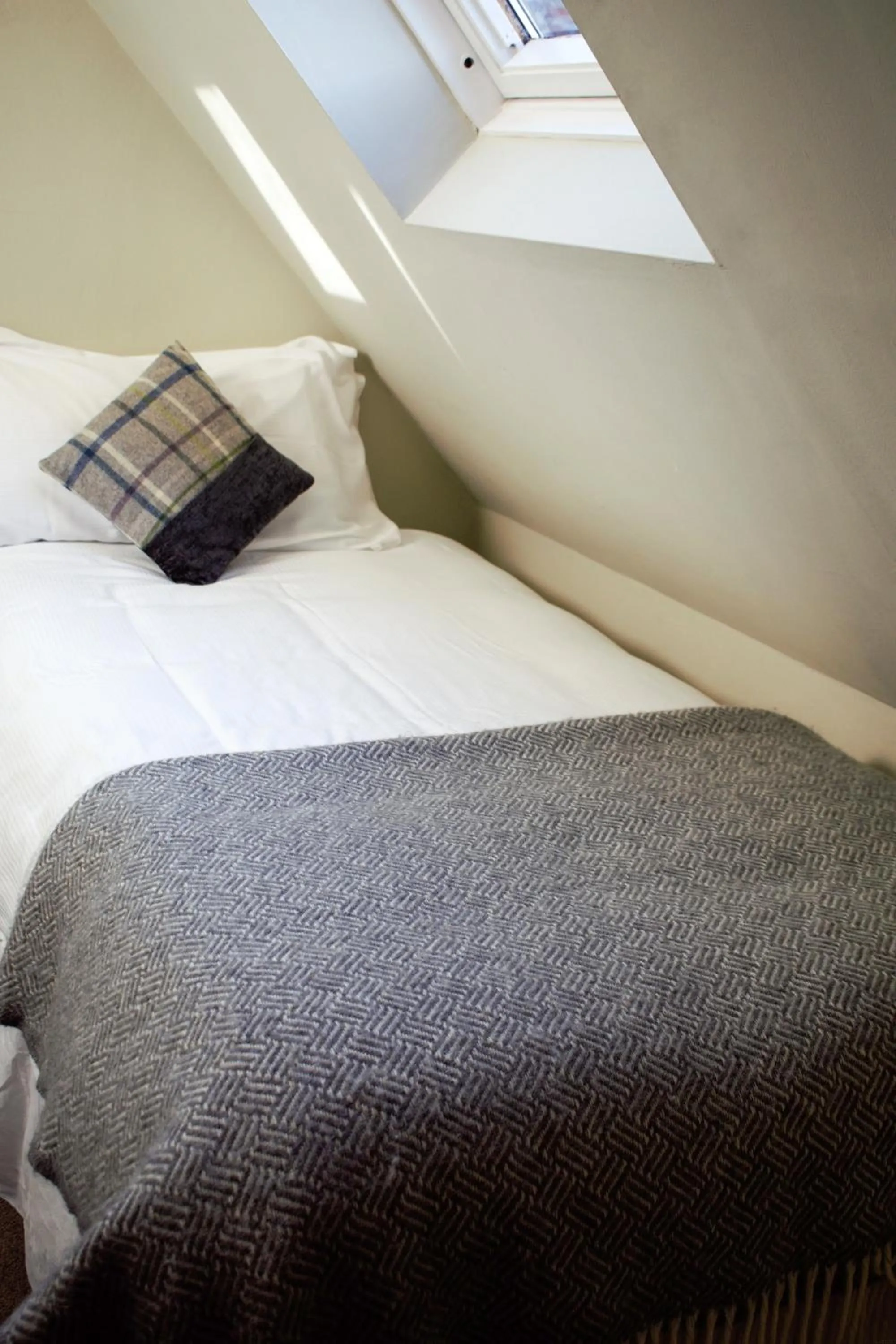 Bed in White Horse & Griffin